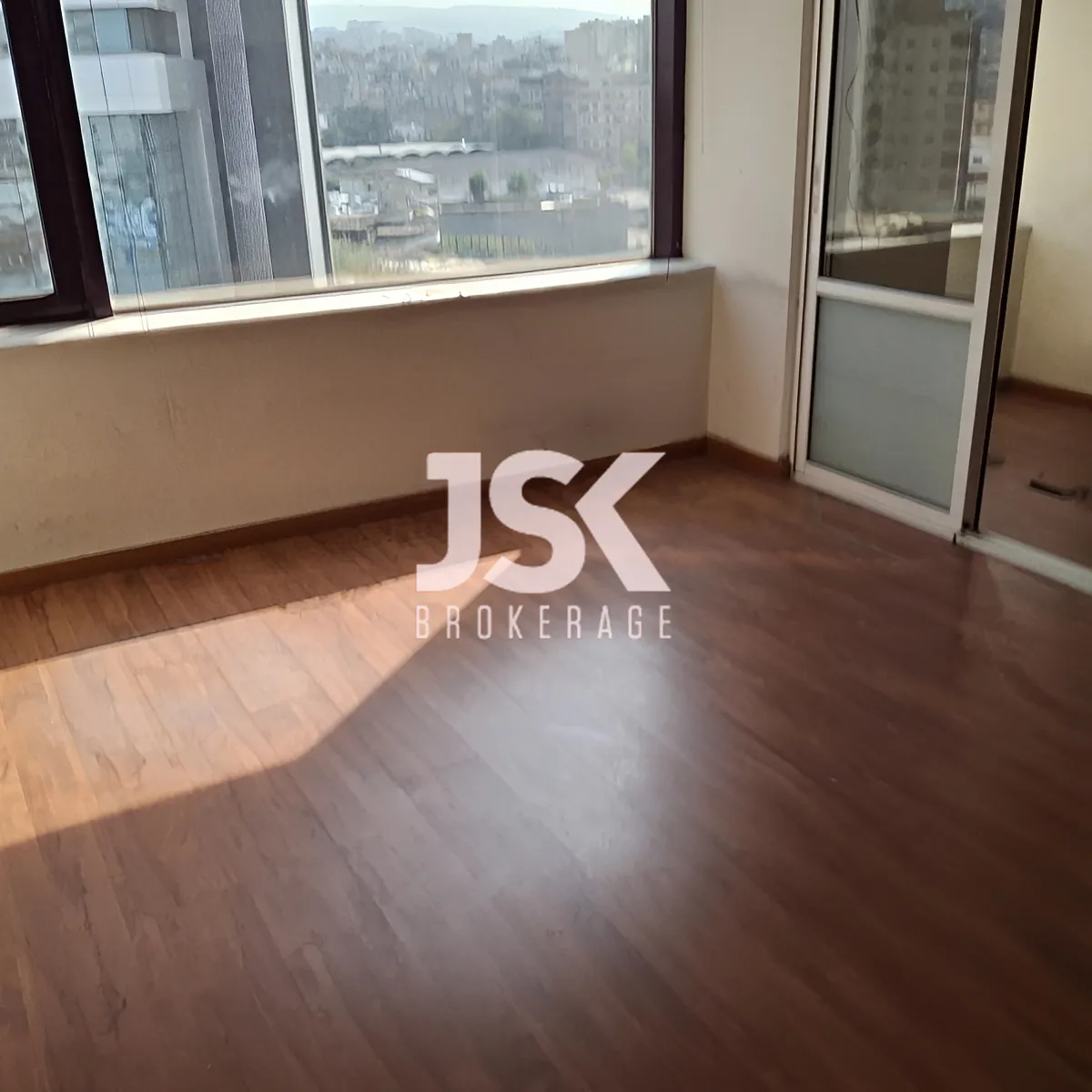 Office for Sale in Dekwaneh