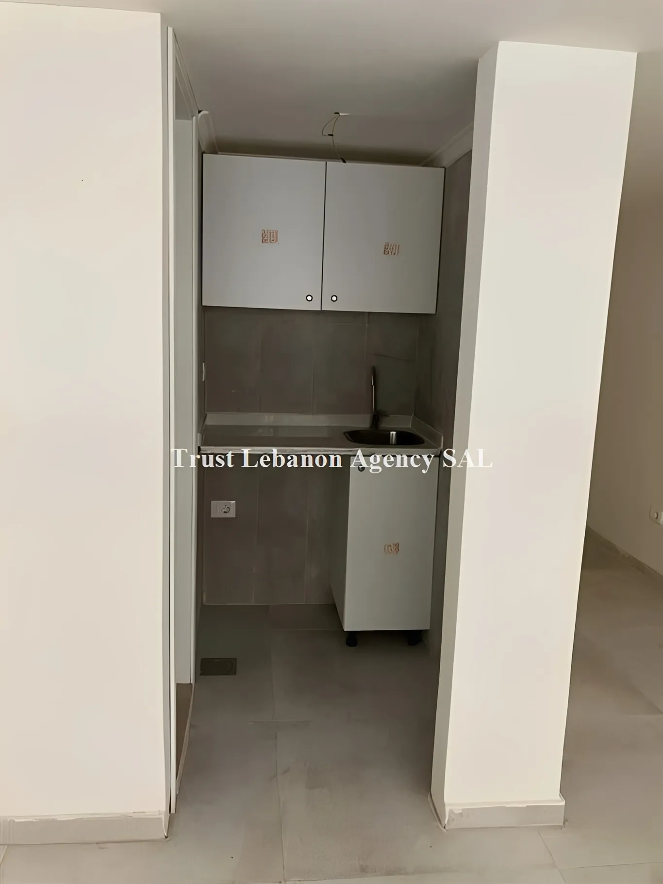 Shop for sale in Metn, Dekweneh