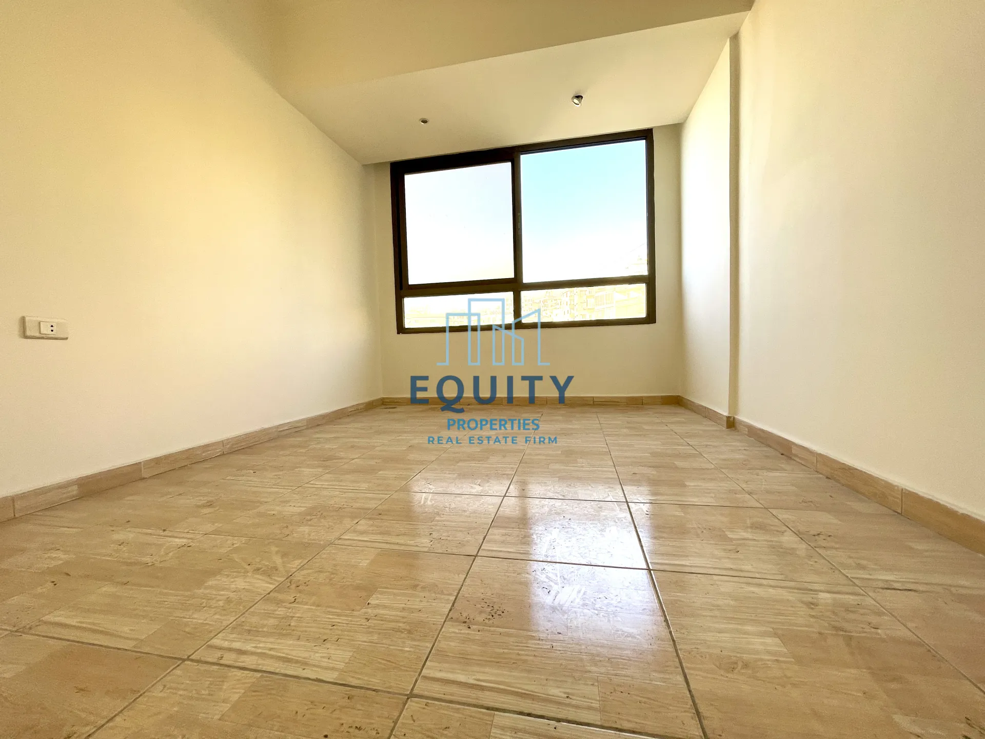 Apartment for sale in Adonis - 3 bed, 3 bath