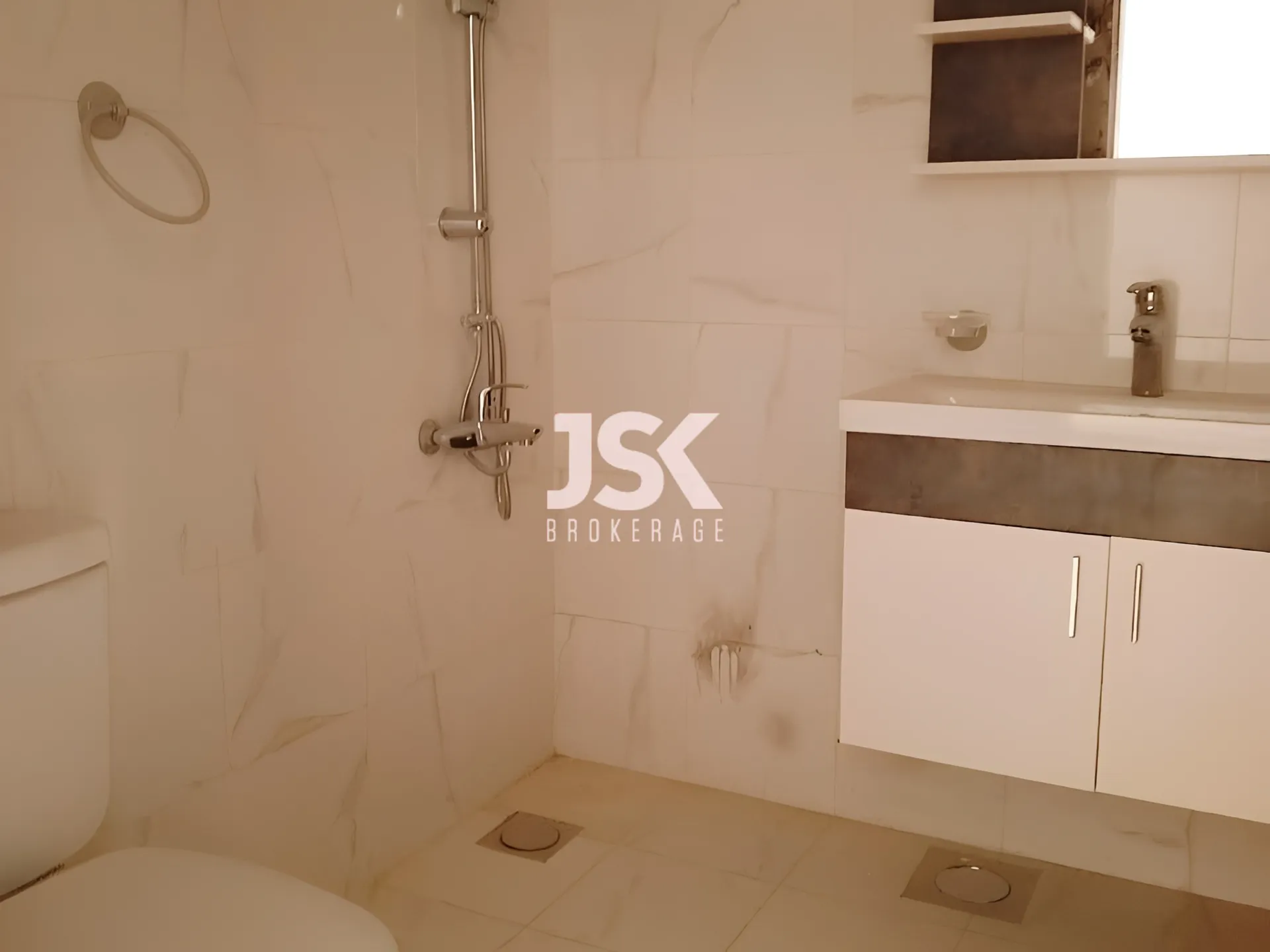 Apartment for Sale in Haret Sakher