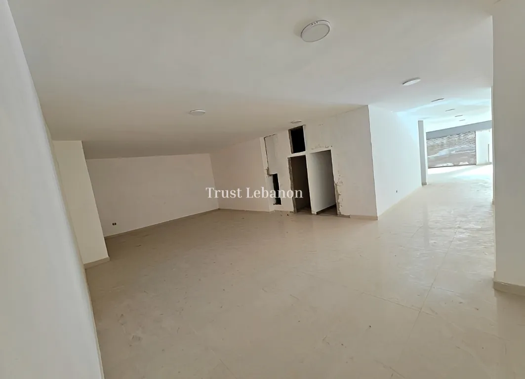 Showroom for rent in Mansourieh, Lebanon