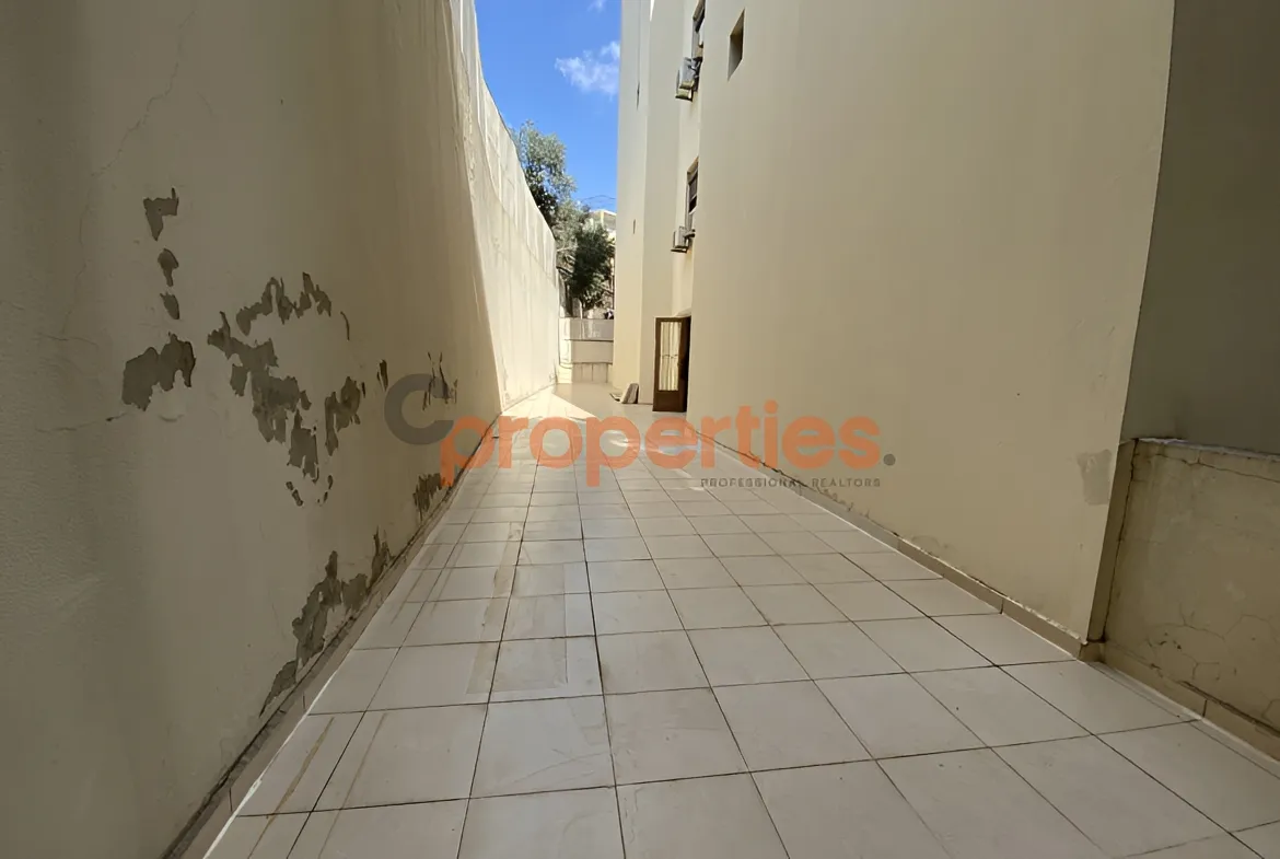 Showroom for Rent in Hazmieh
