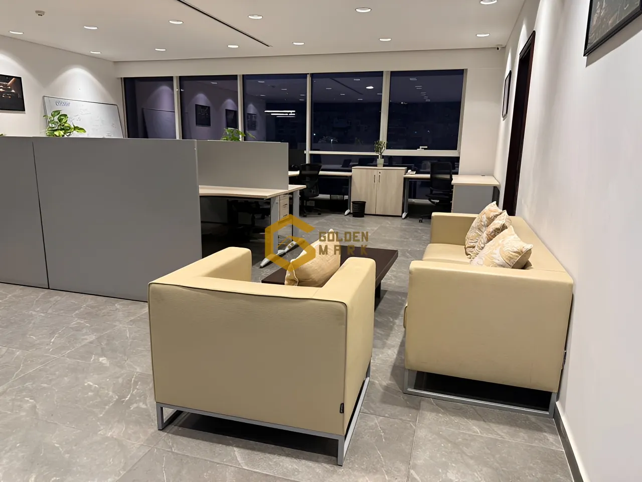 Office for rent in Saloumi