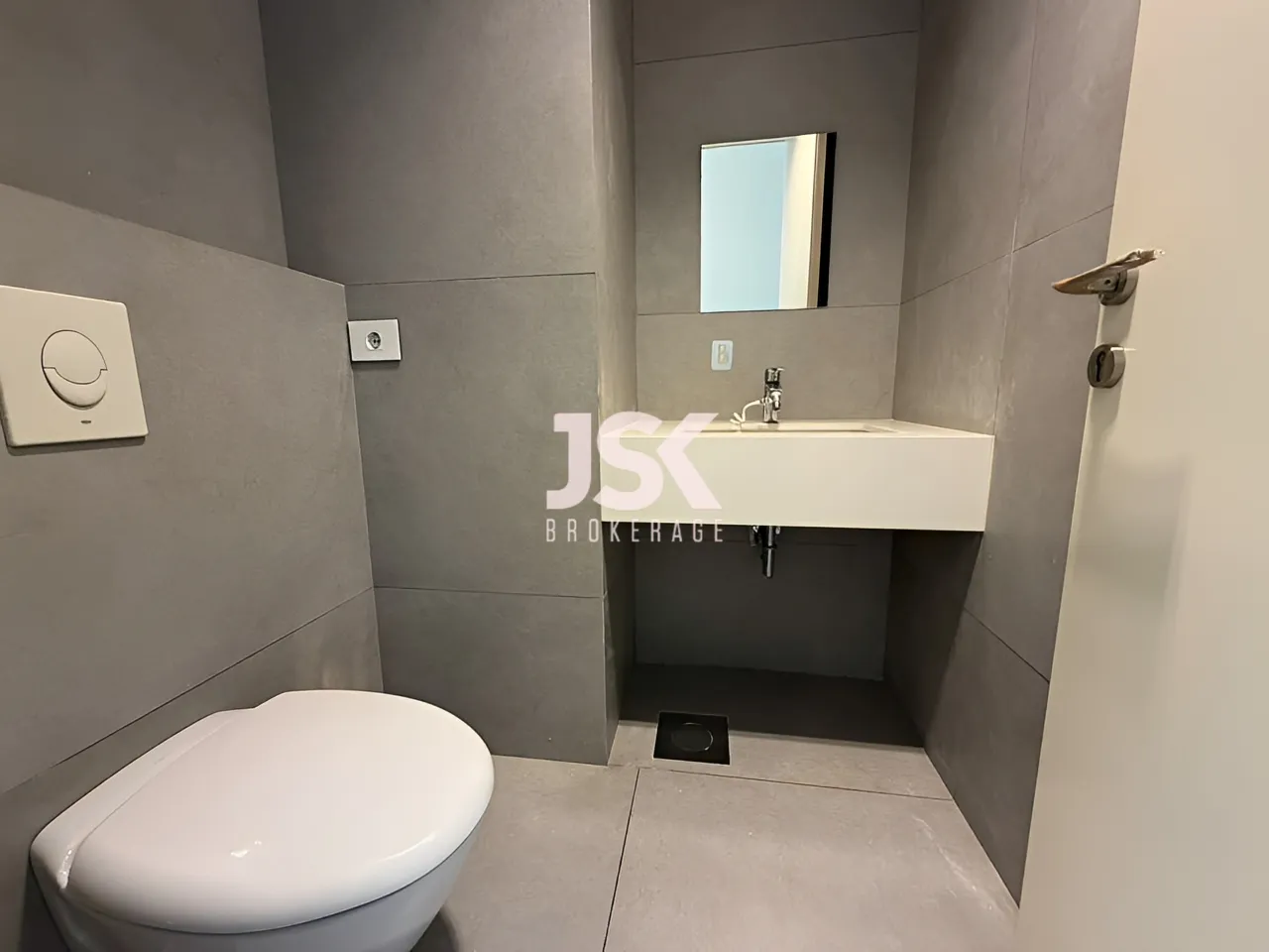 Office for Rent in Achrafieh