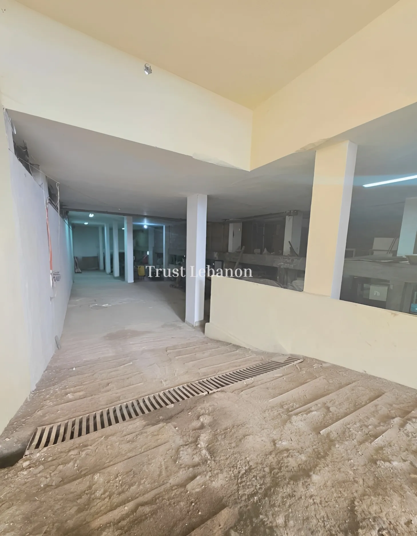 Warehouse for rent in Sad El Baouchriyeh, Lebanon