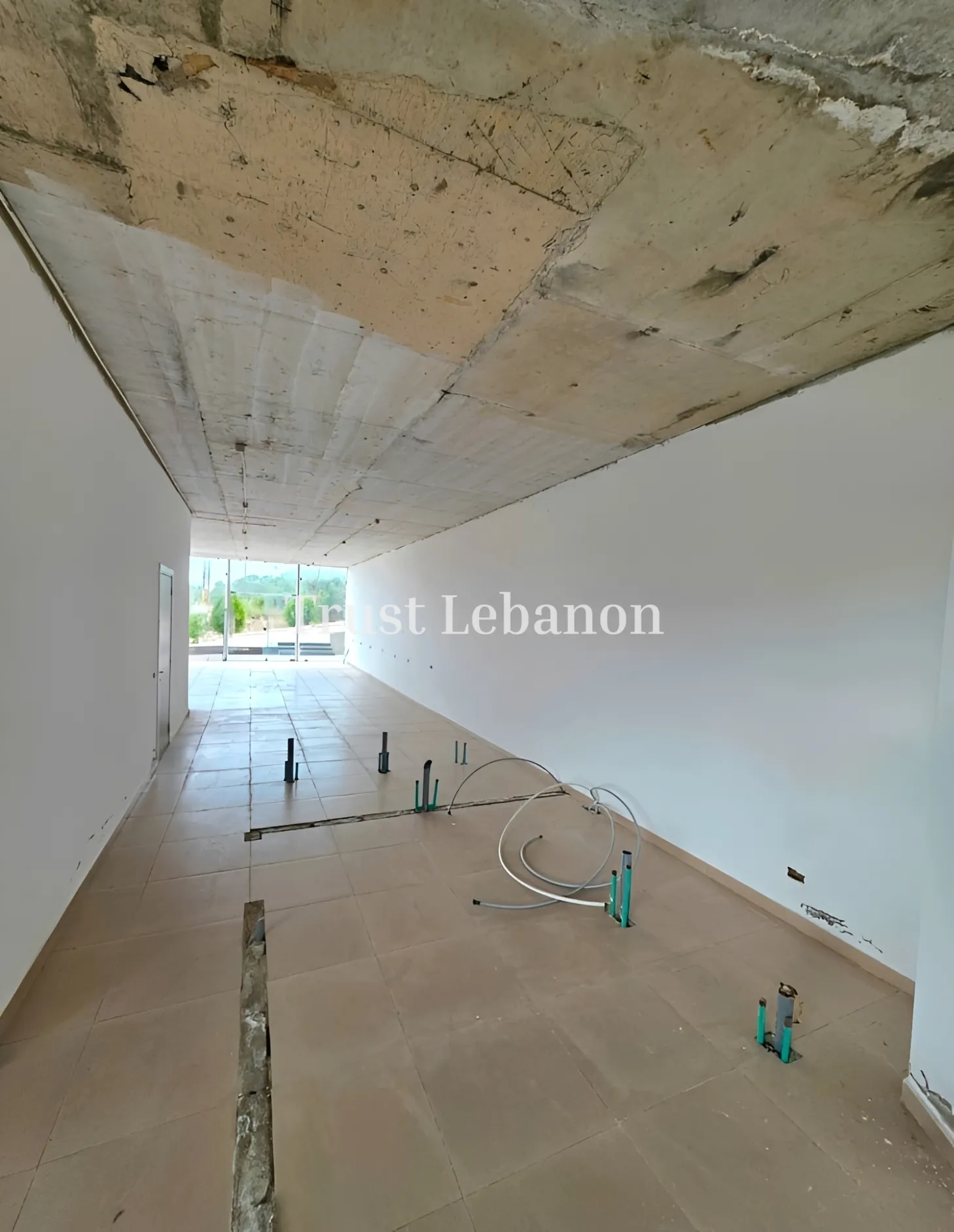 Shop for sale in Dbayeh