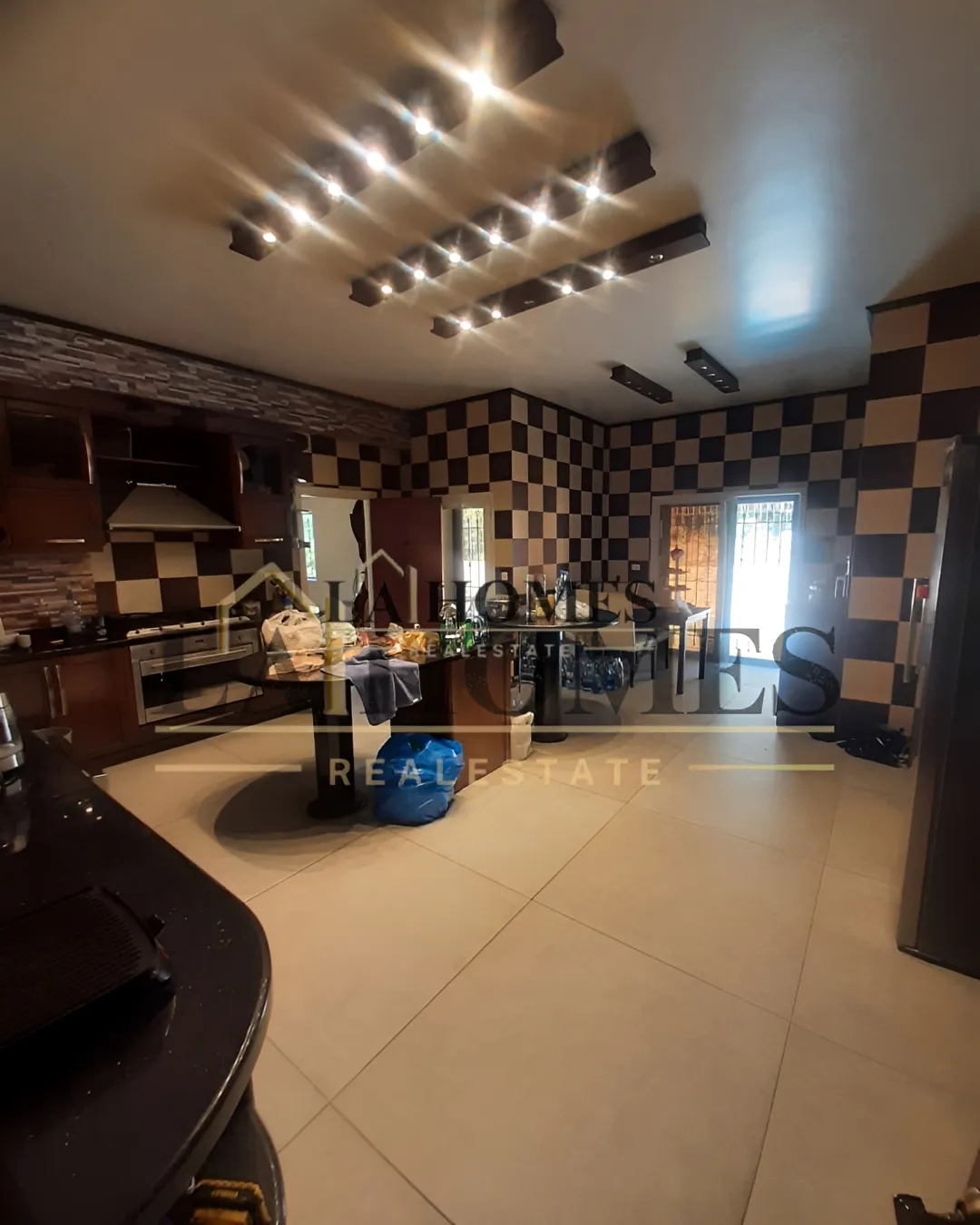 Villa for sale in Kfour