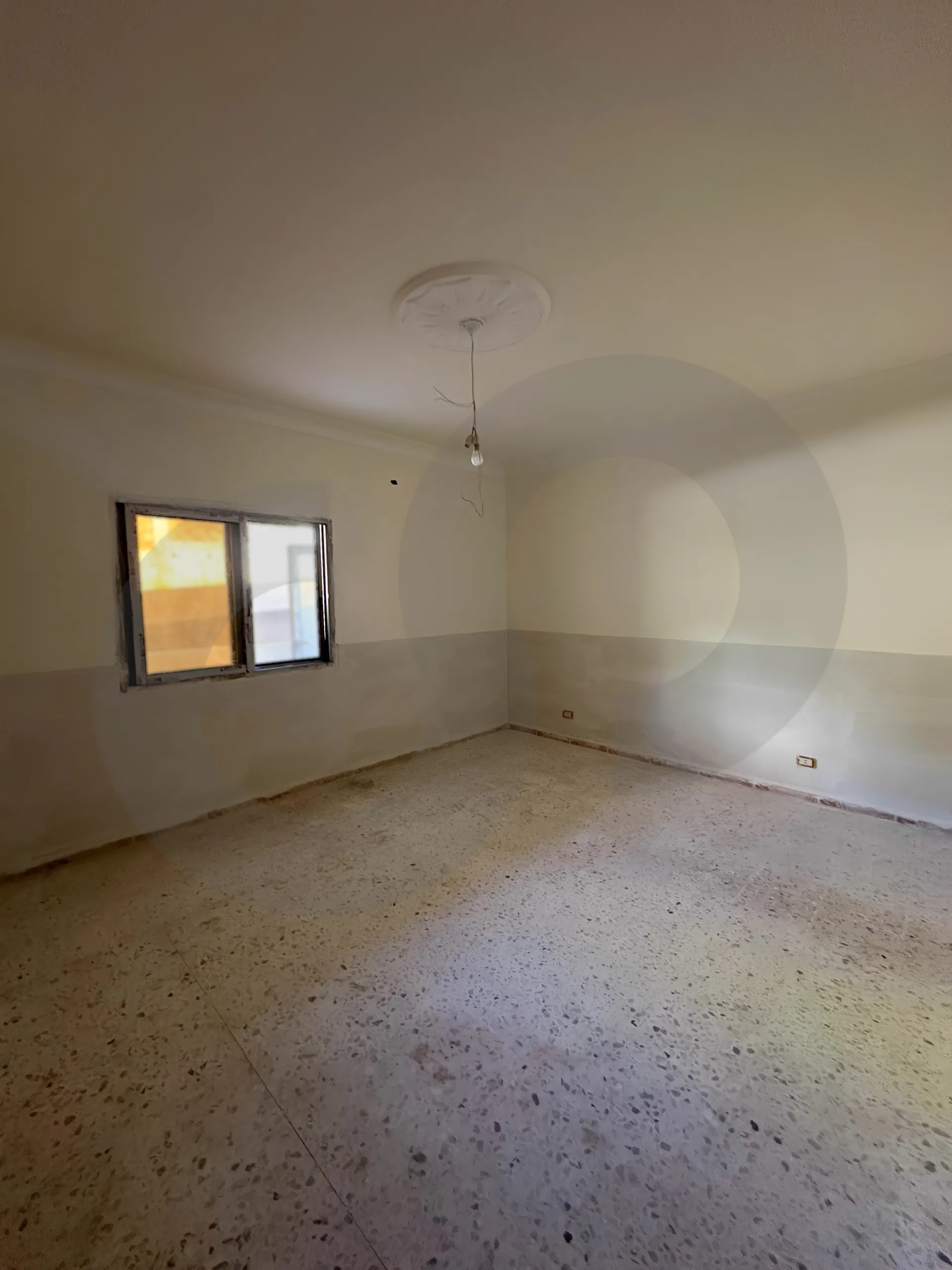 Building for Sale in Ain Ed Delb