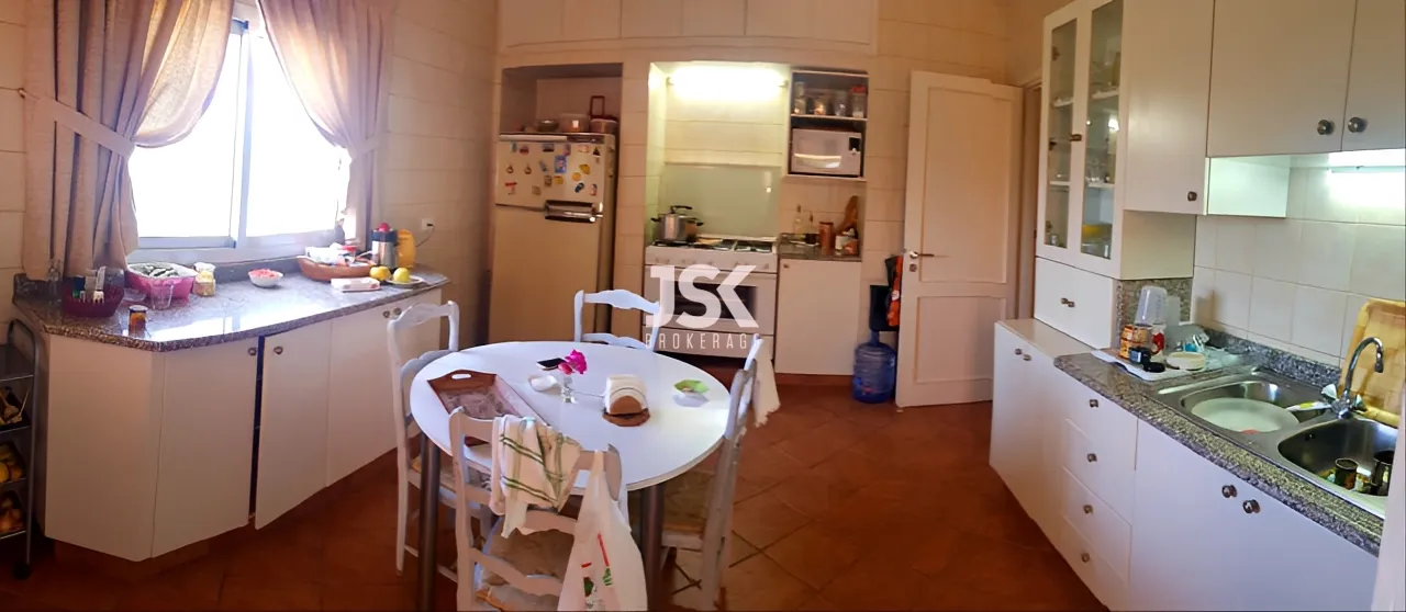 Building for Sale in Faitroun
