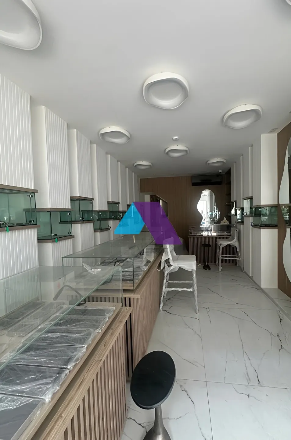 Shop for rent in Verdun