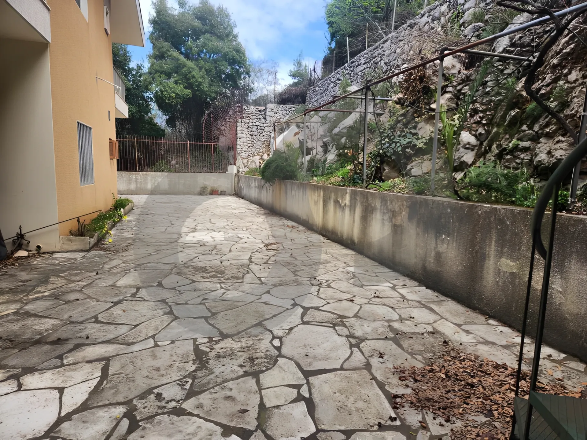 Building for Sale in Kfour