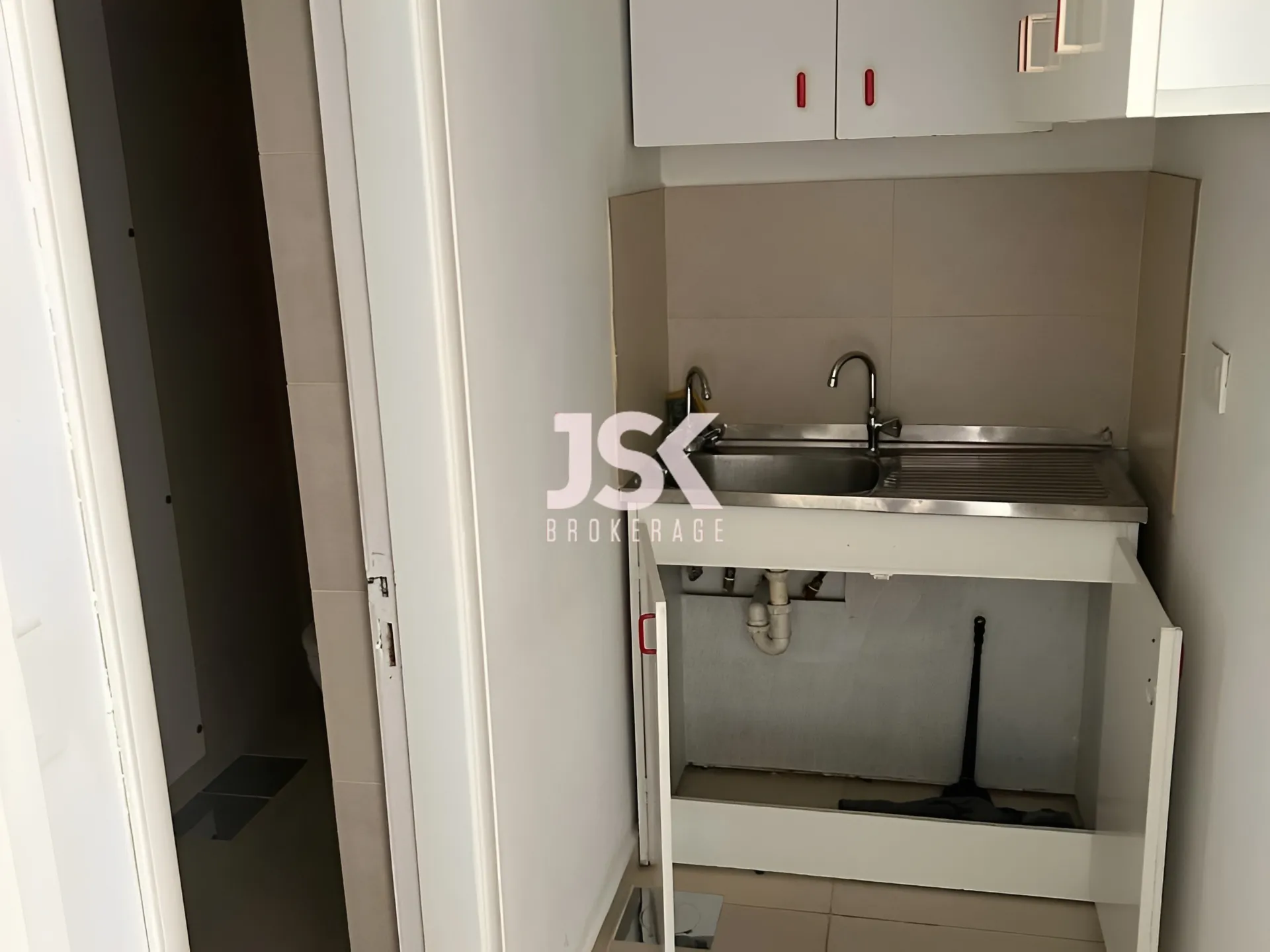 Office for Rent in Antelias