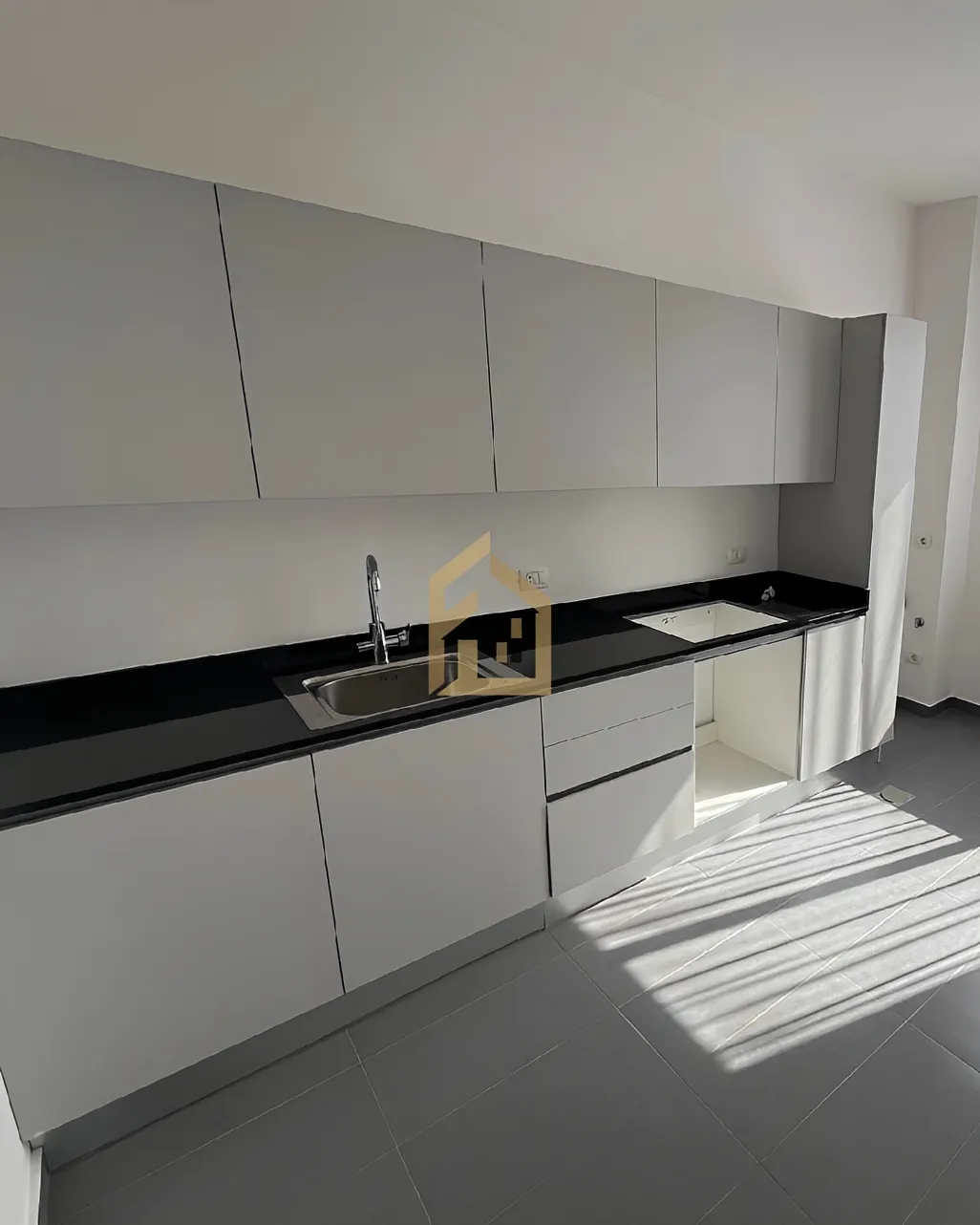 Apartment for rent in Sakiet El Janzeer, Bayrut, Lebanon