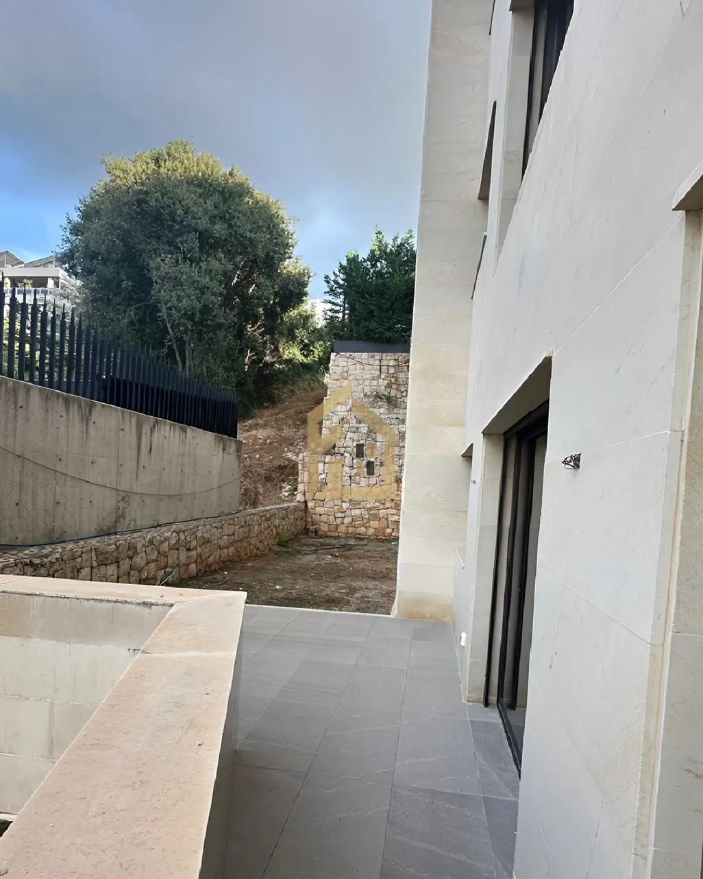 Apartment for sale in Mtayleb
