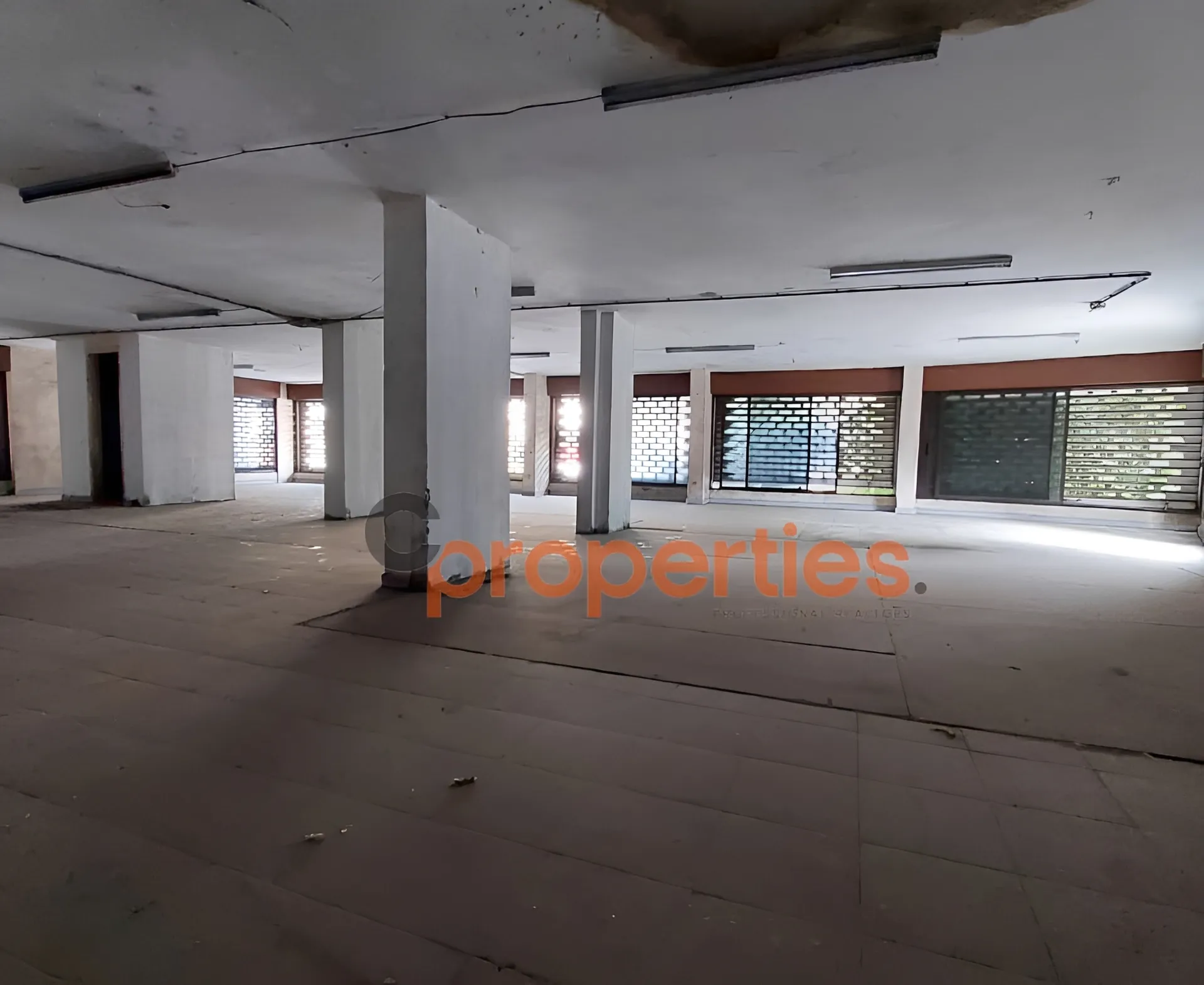Showroom for Sale in Jdeideh
