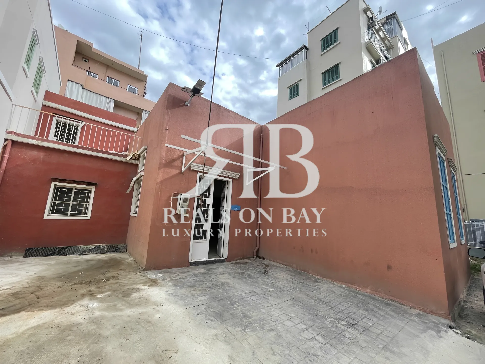 Building in Mdawar, achrafieh, beirut