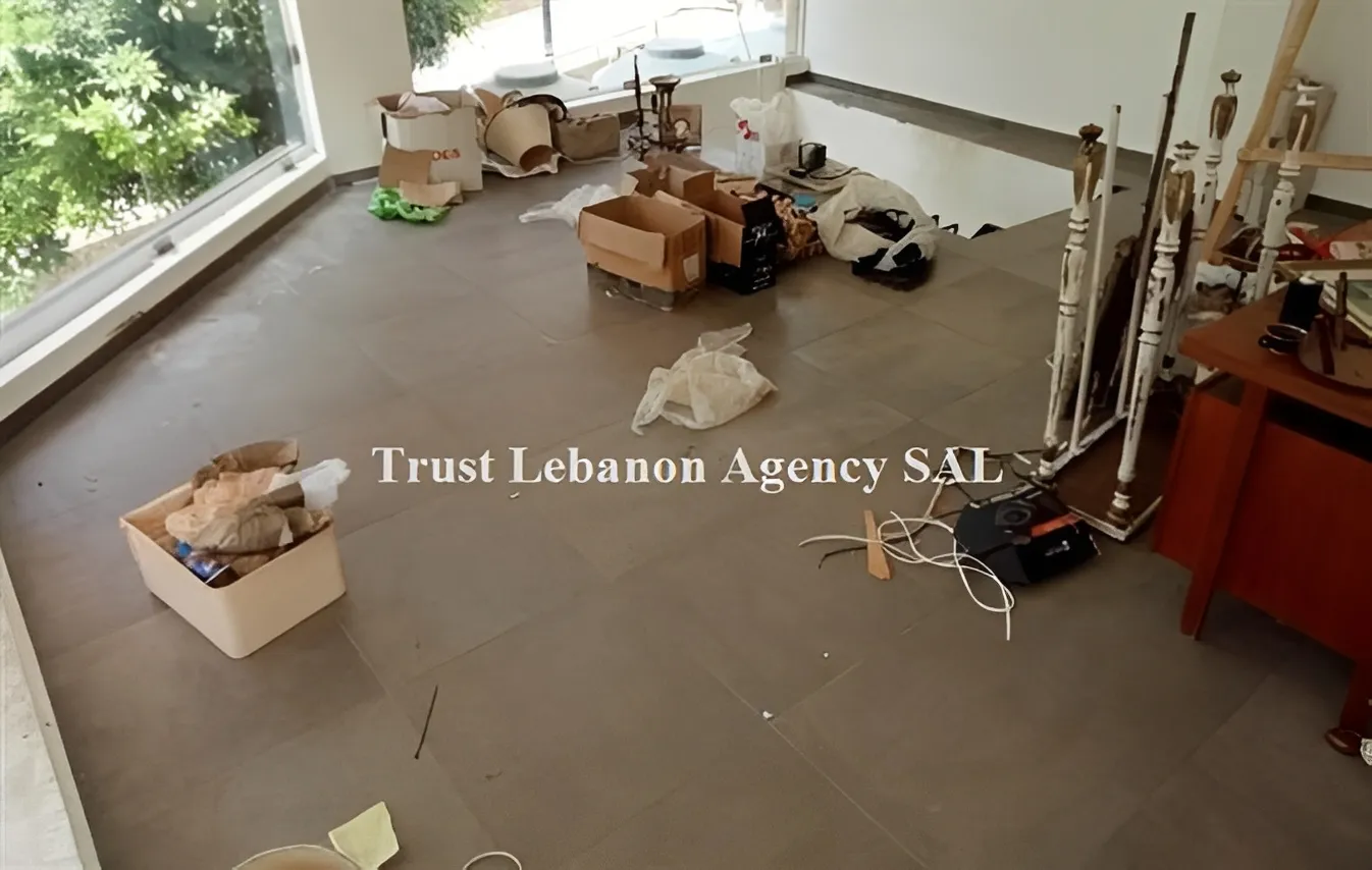 Showroom for rent in Achrafieh