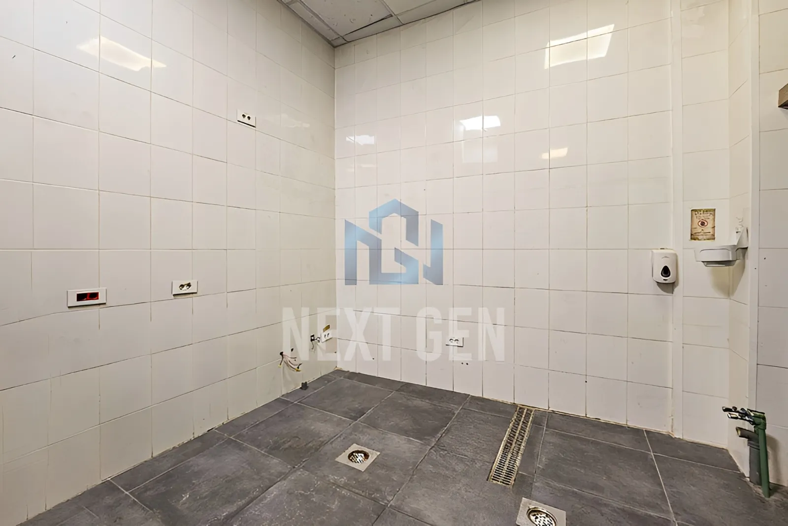 Showroom for Rent in Saifi Village
