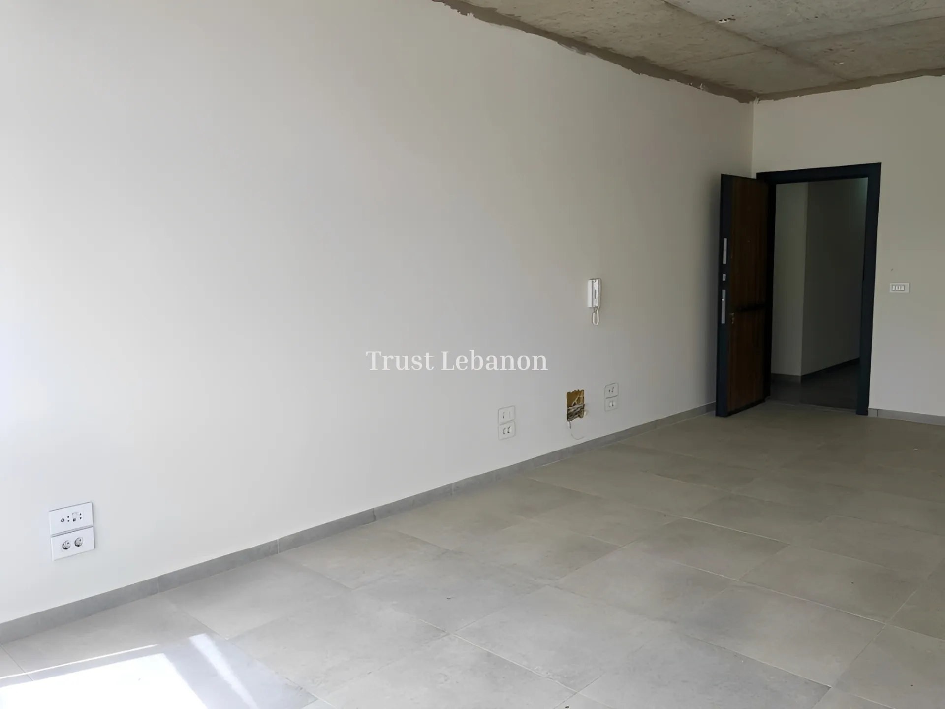 Office for rent in Dbayeh, Lebanon