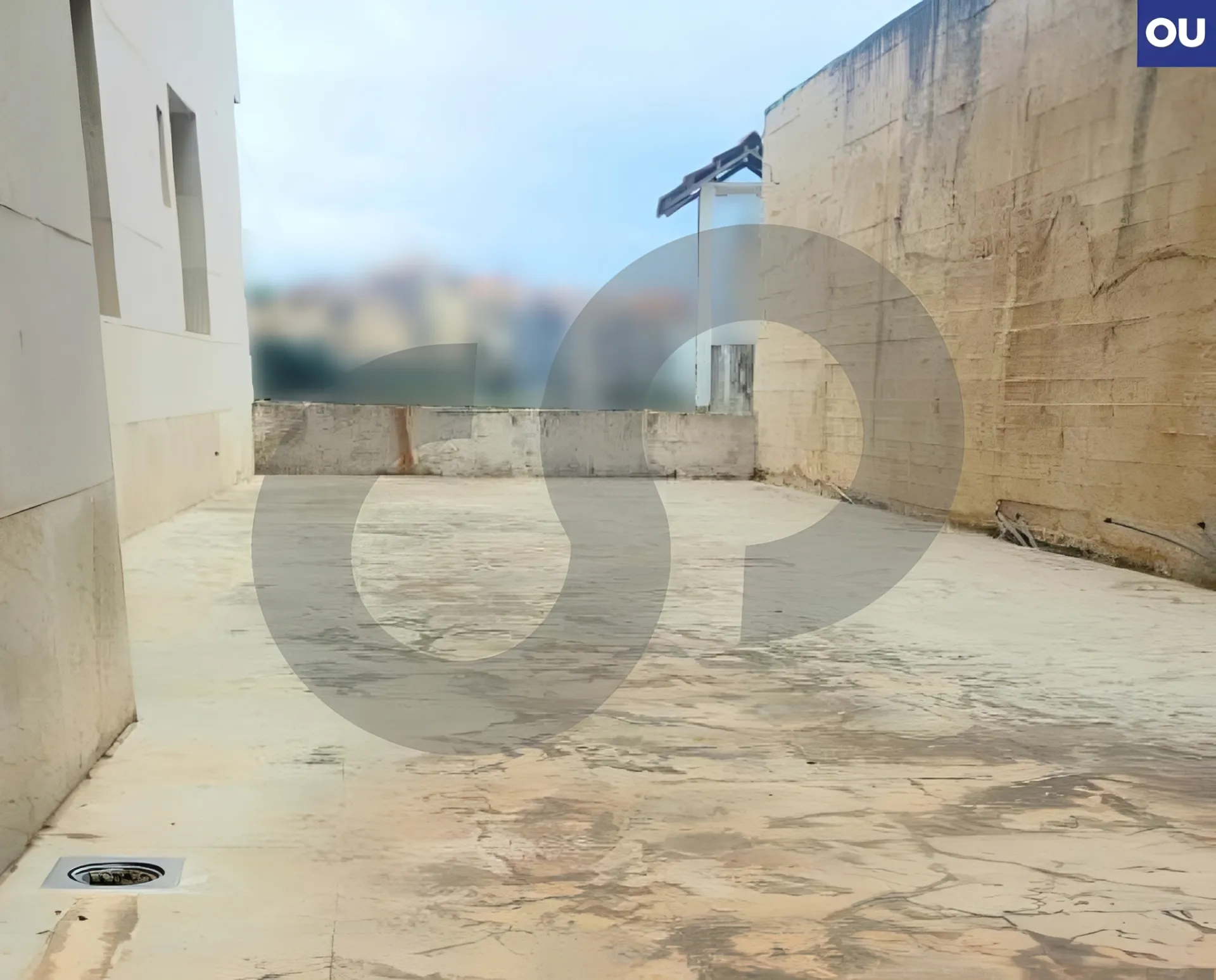 Building for rent in Awkar