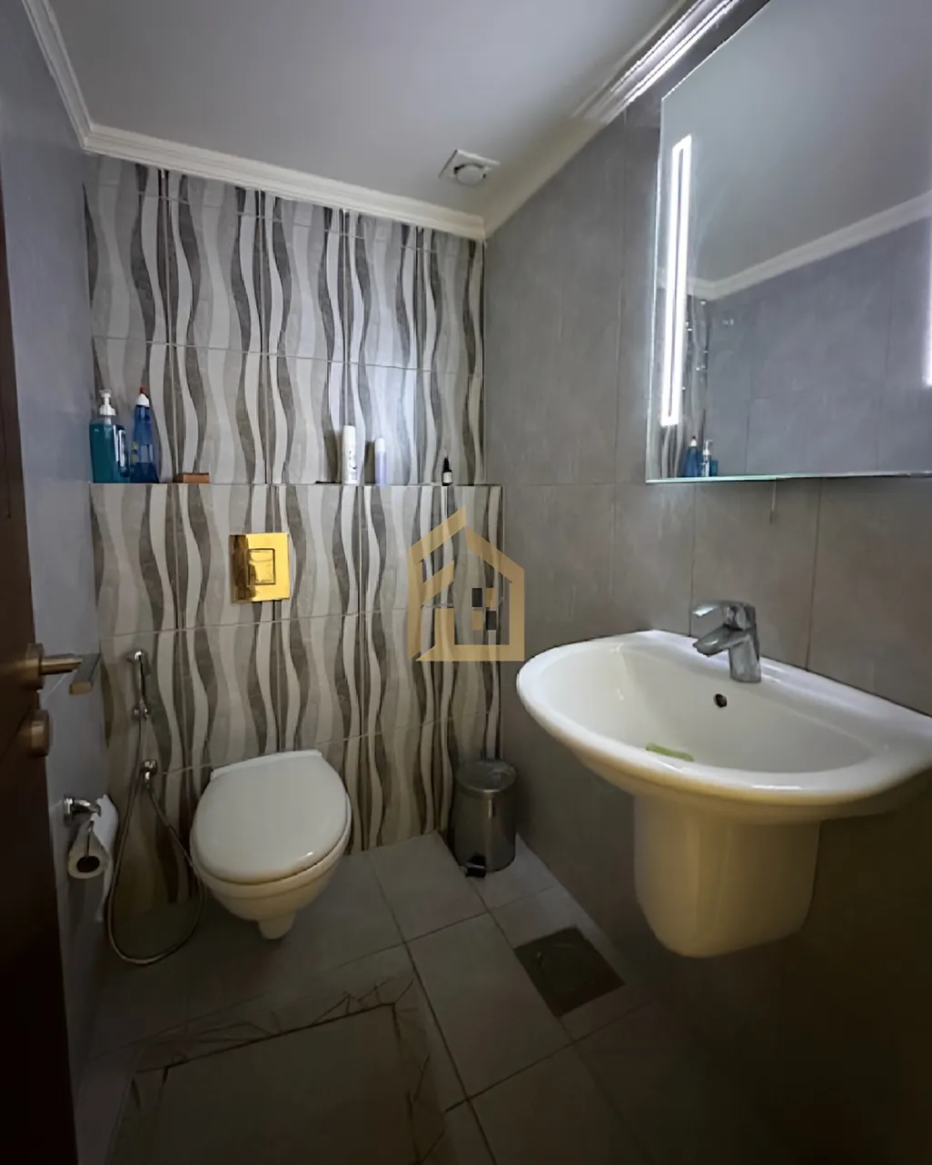 Apartment for rent in Baabda, Lebanon - 2 bed, 3 bath