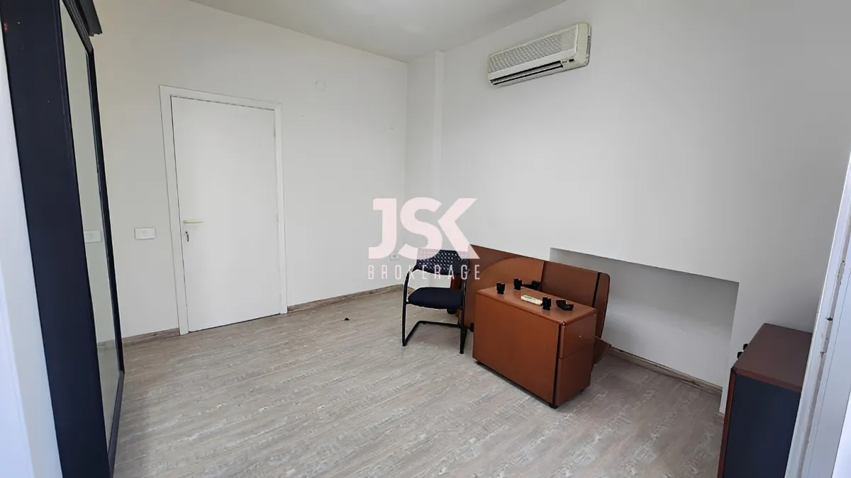 Office for rent in Badaro
