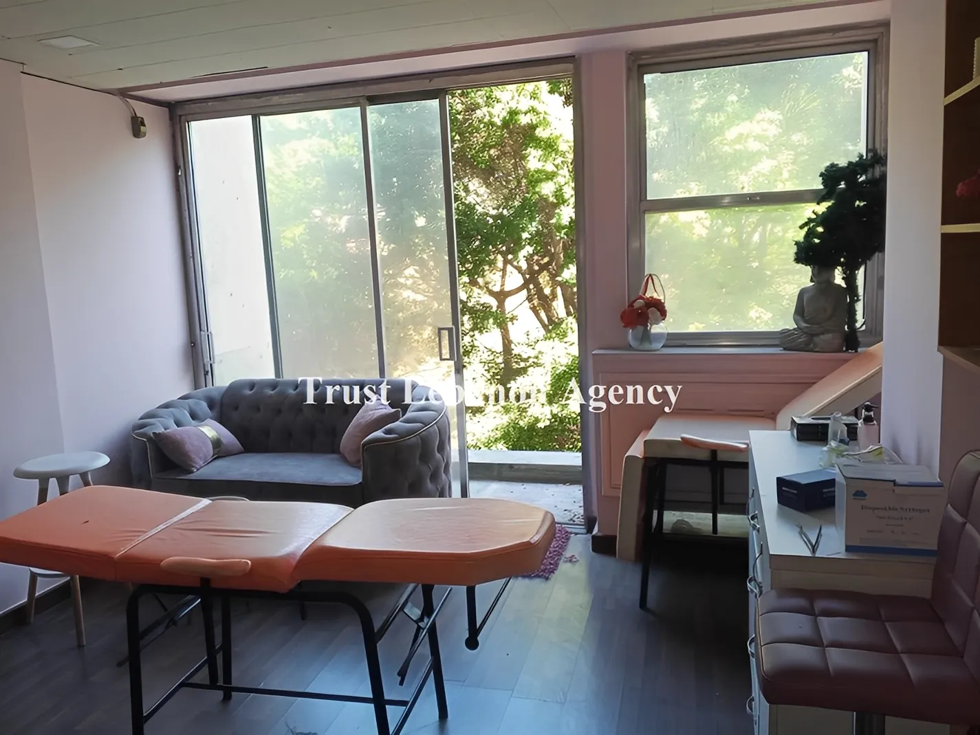 Office for rent in Hamra