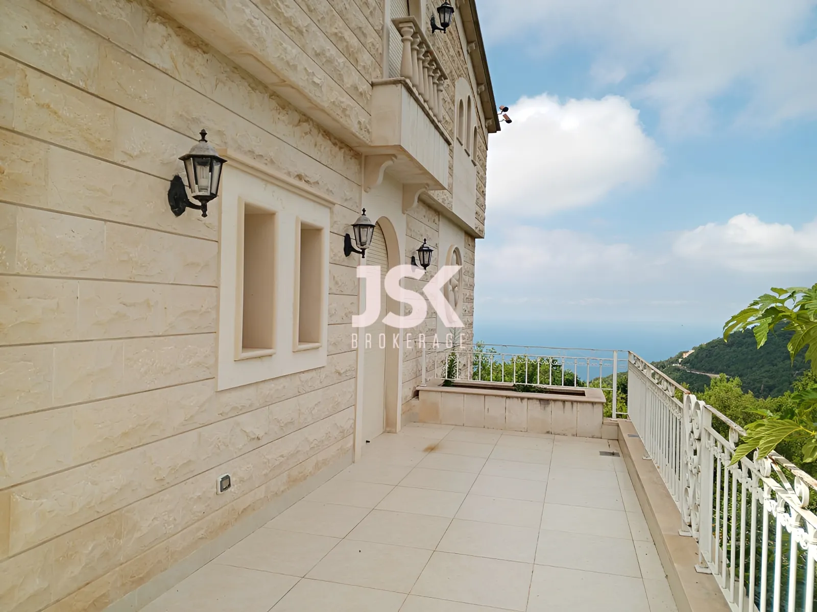 Villa for Sale in Kfour