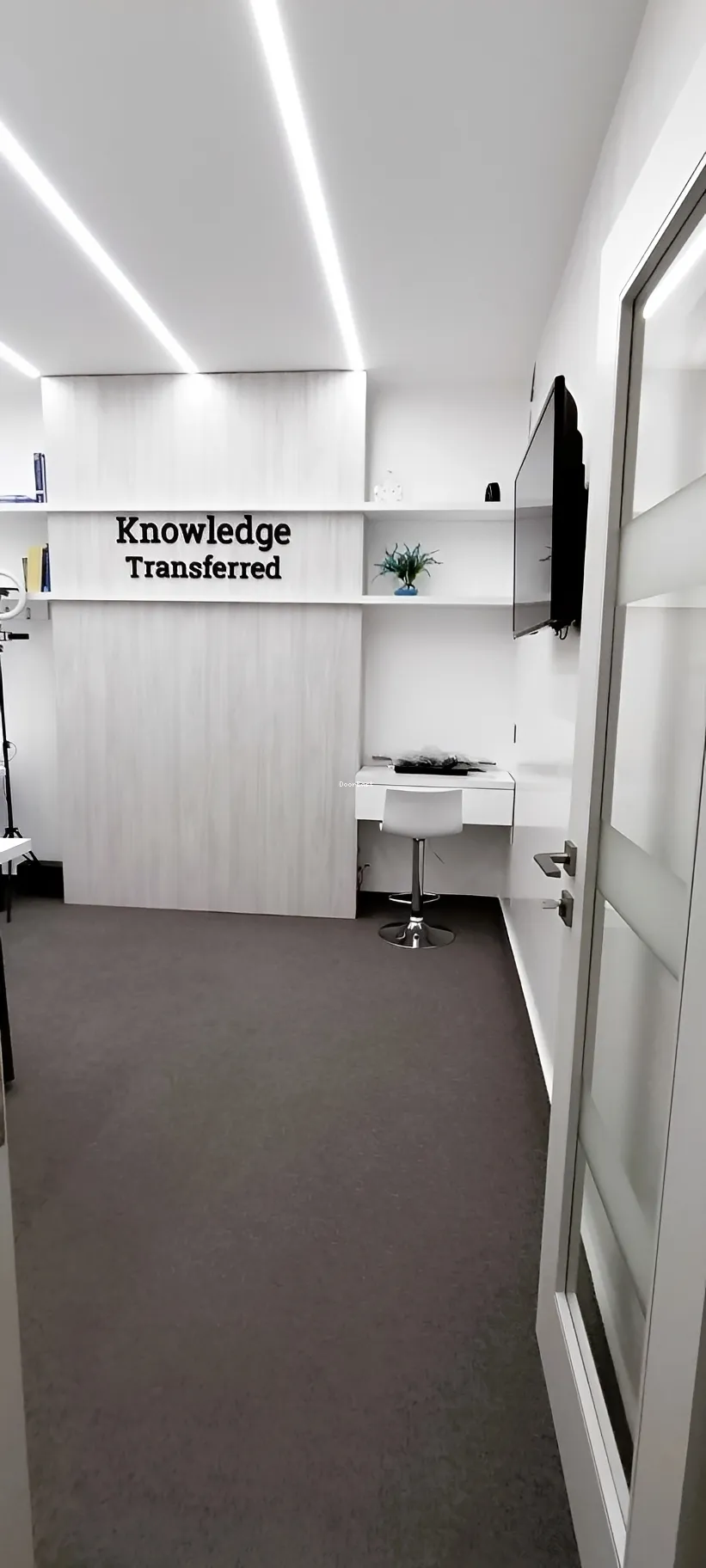 Office for rent in Ain El Remmaneh, Lebanon