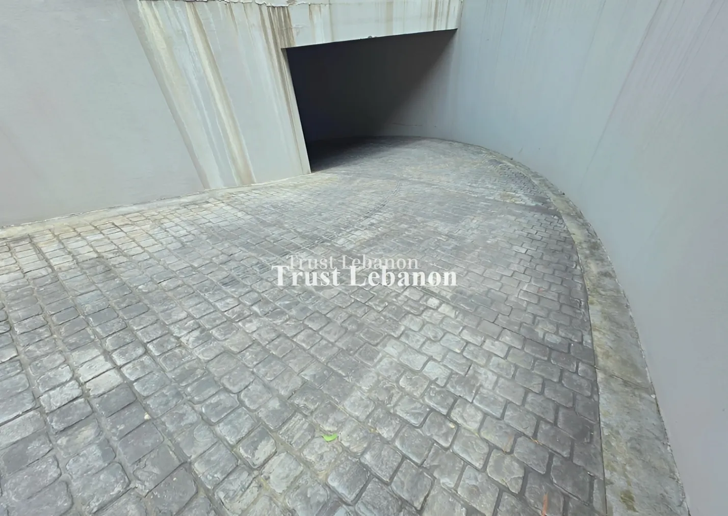 Warehouse for rent in Dbayeh, Lebanon