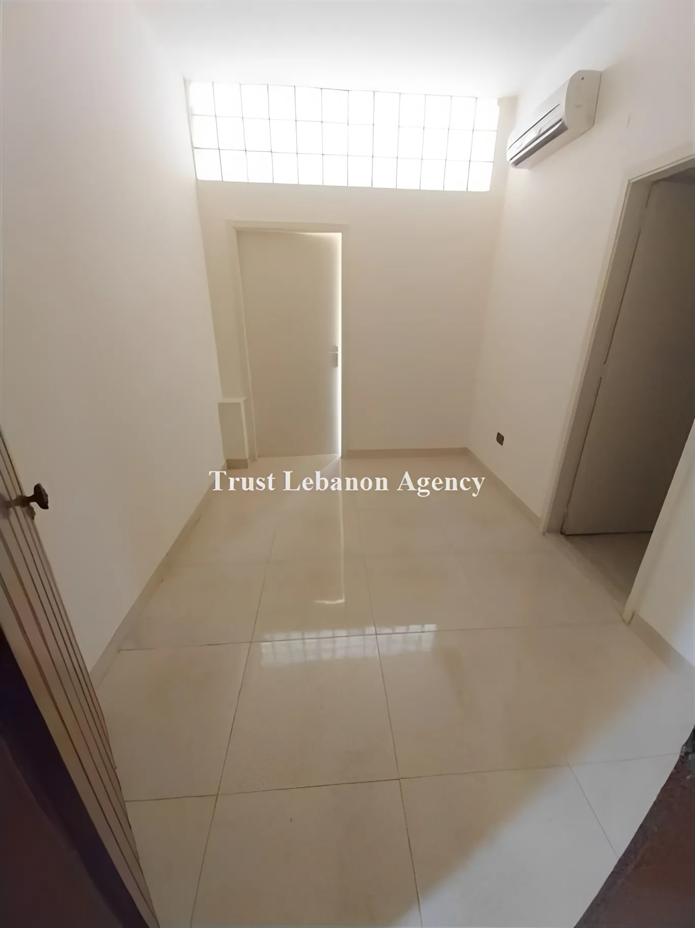Office for rent in Metn, Horsh Tabet