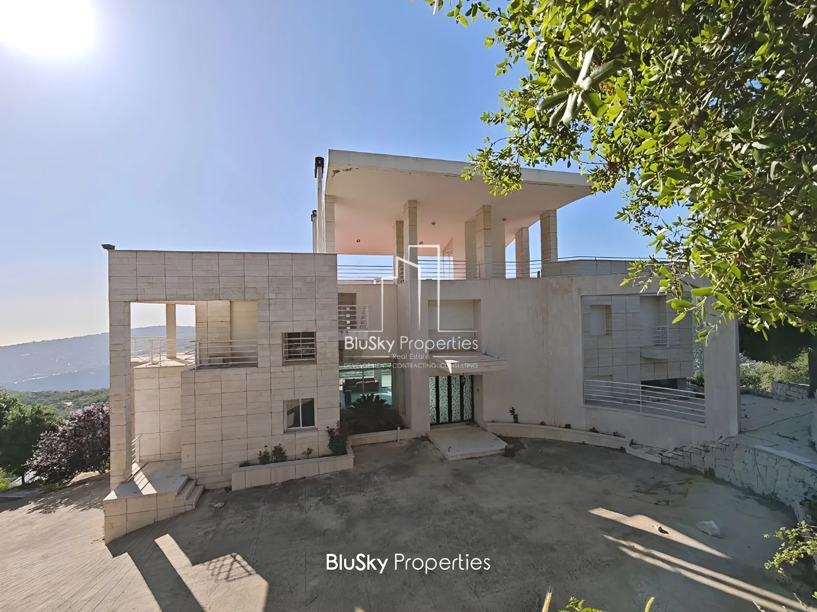 Villa for Sale in Baskinta - 6 bed, 8 bath