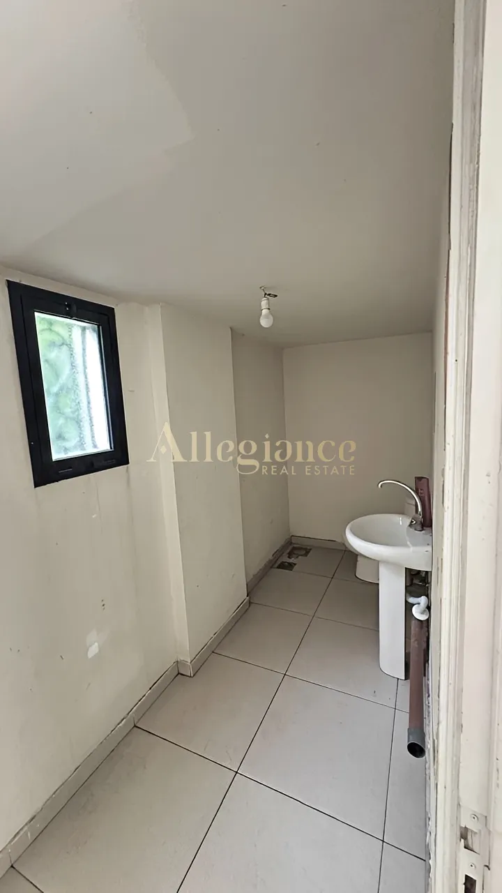 Office for rent in Kousba