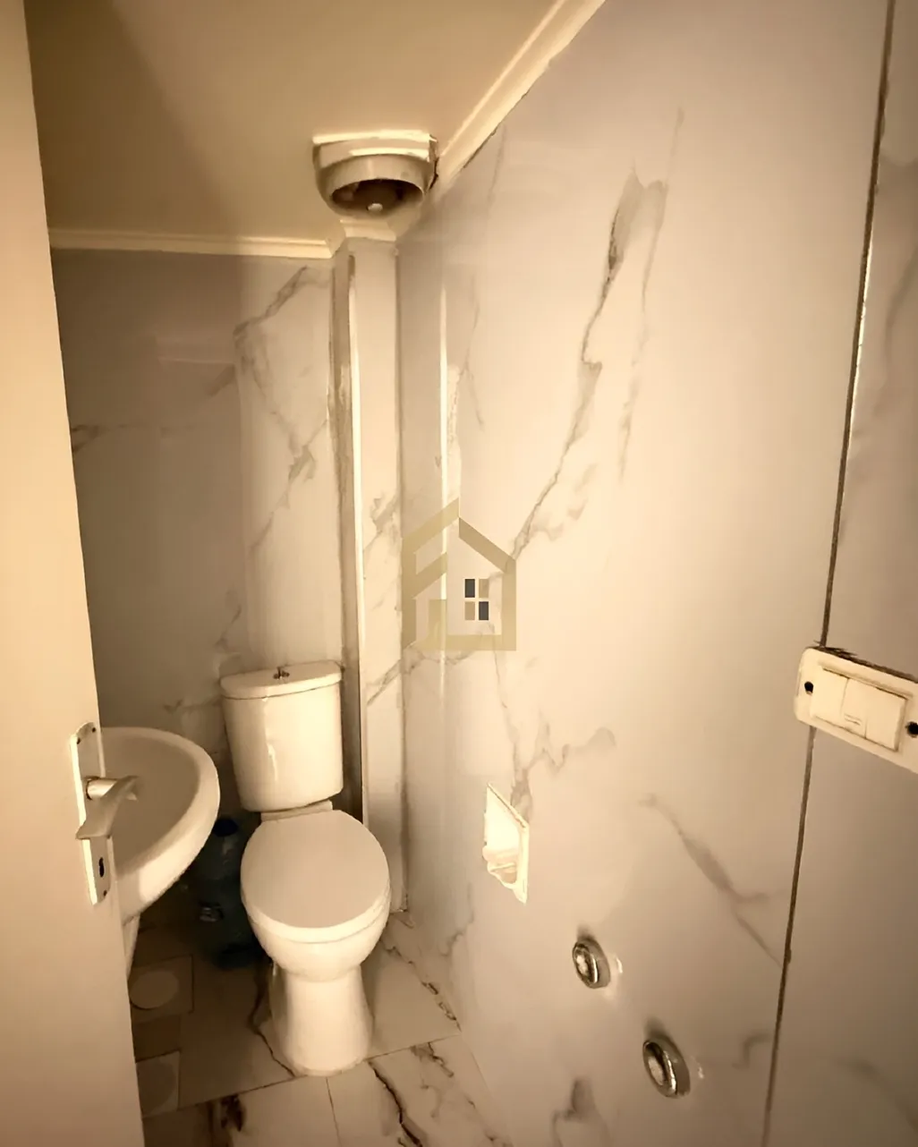 Apartment for rent in Geitaoui, Achrafieh - 3 bed, 2 bath