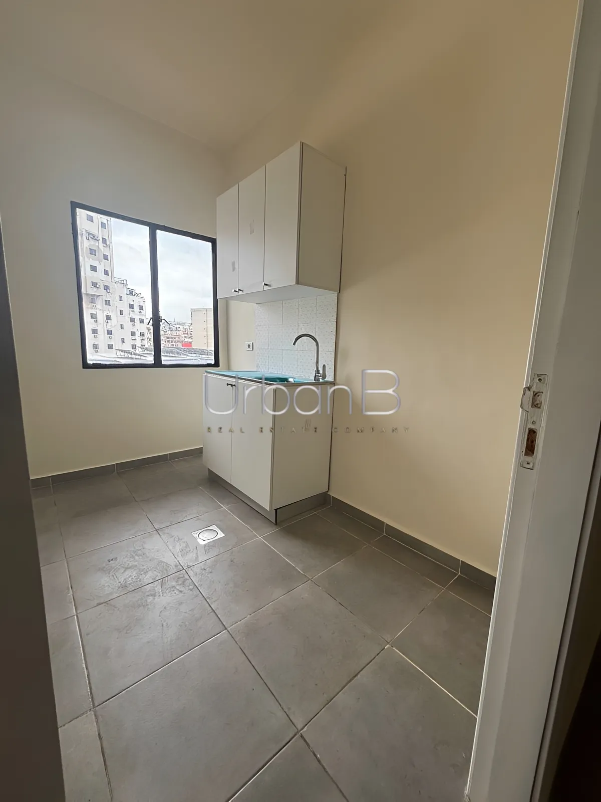 Office for rent in Baouchriyeh
