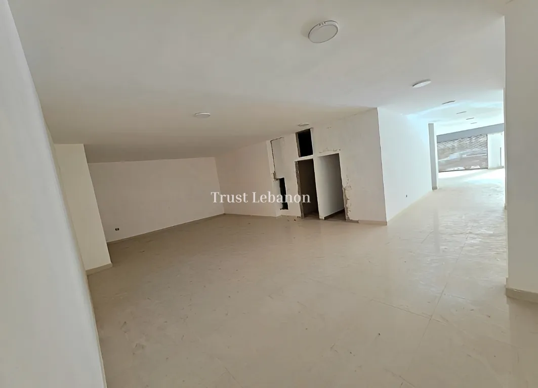 Showroom for rent in Mansourieh, Lebanon