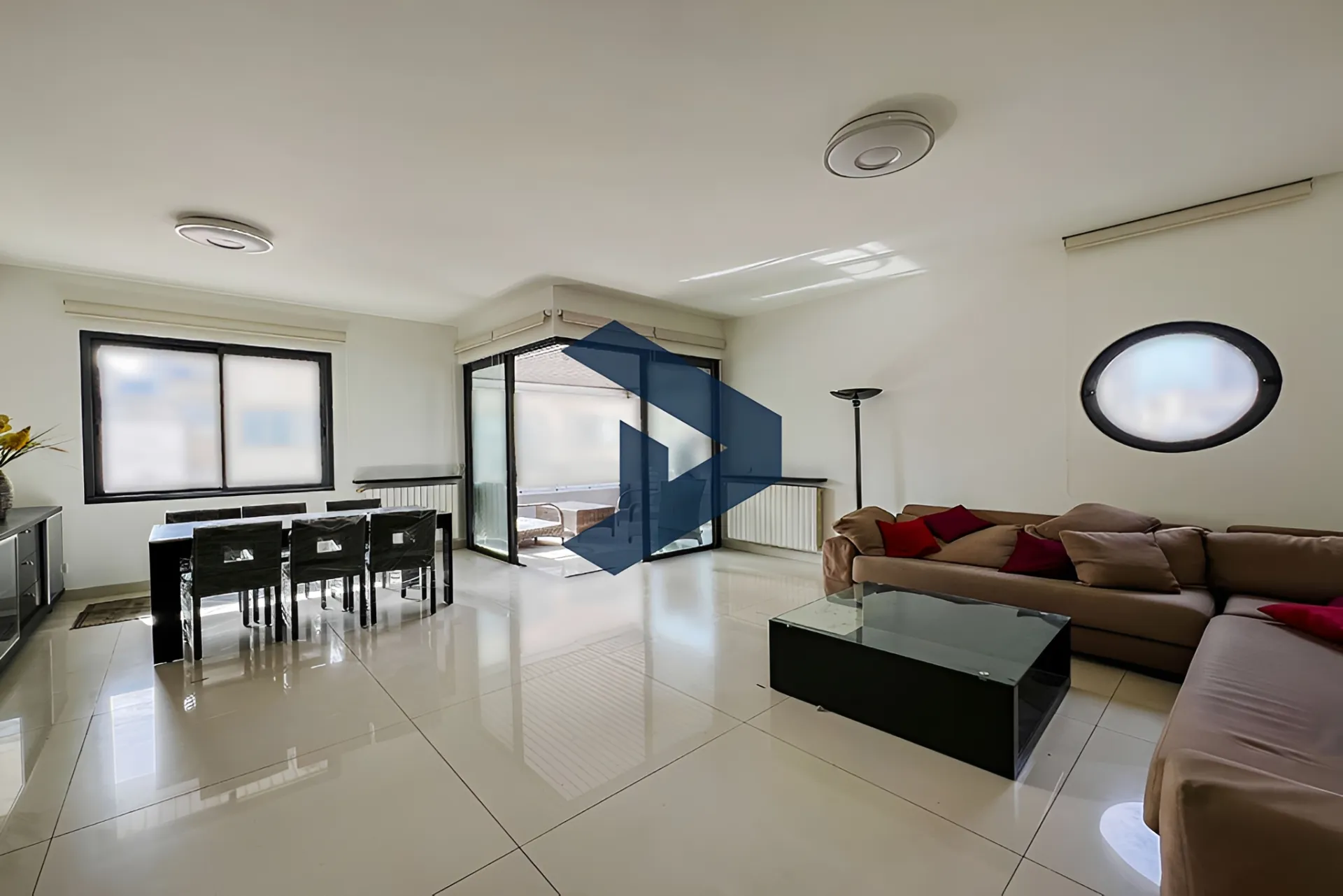 Apartment for rent in Caree d'or, Achrafieh, Lebanon - 2 bed, 4 bath