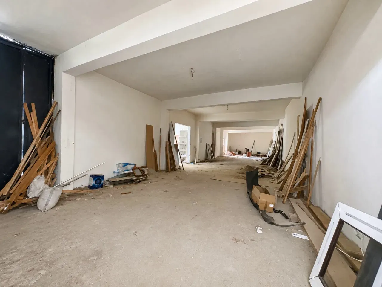Warehouse for Rent in Adonis