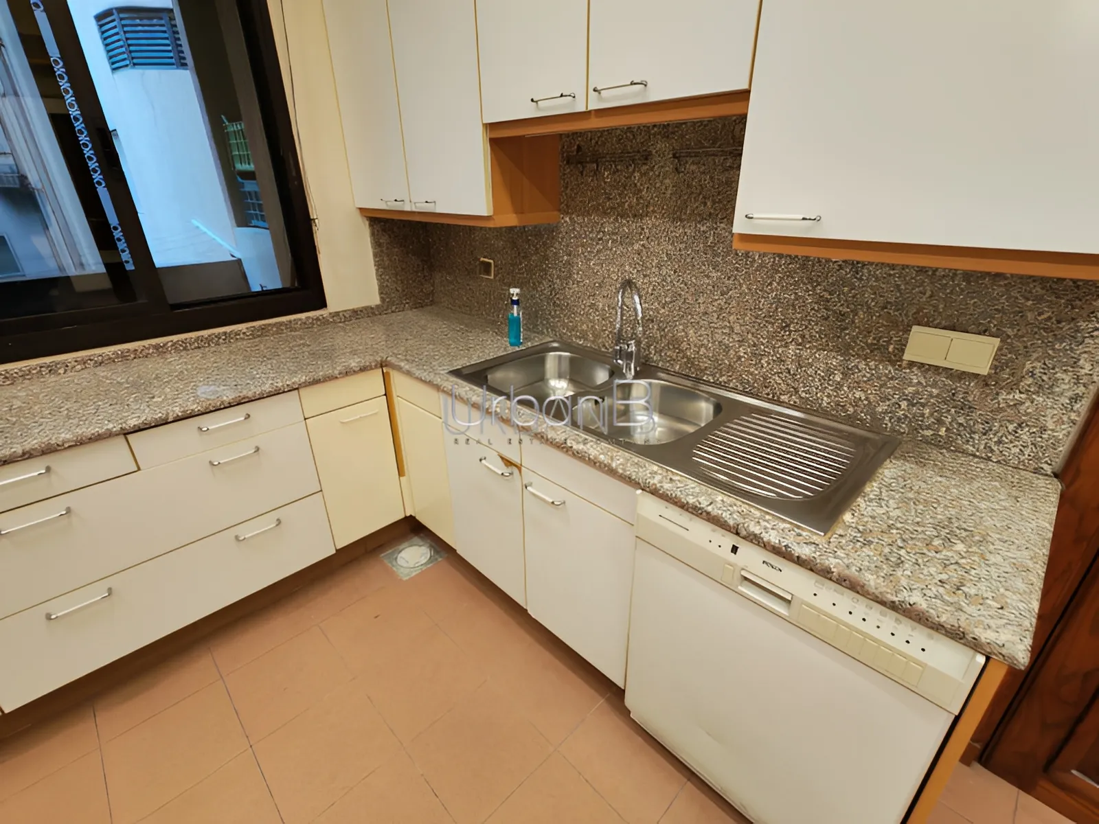 Apartment for rent in Sioufi, beirut, lebanon