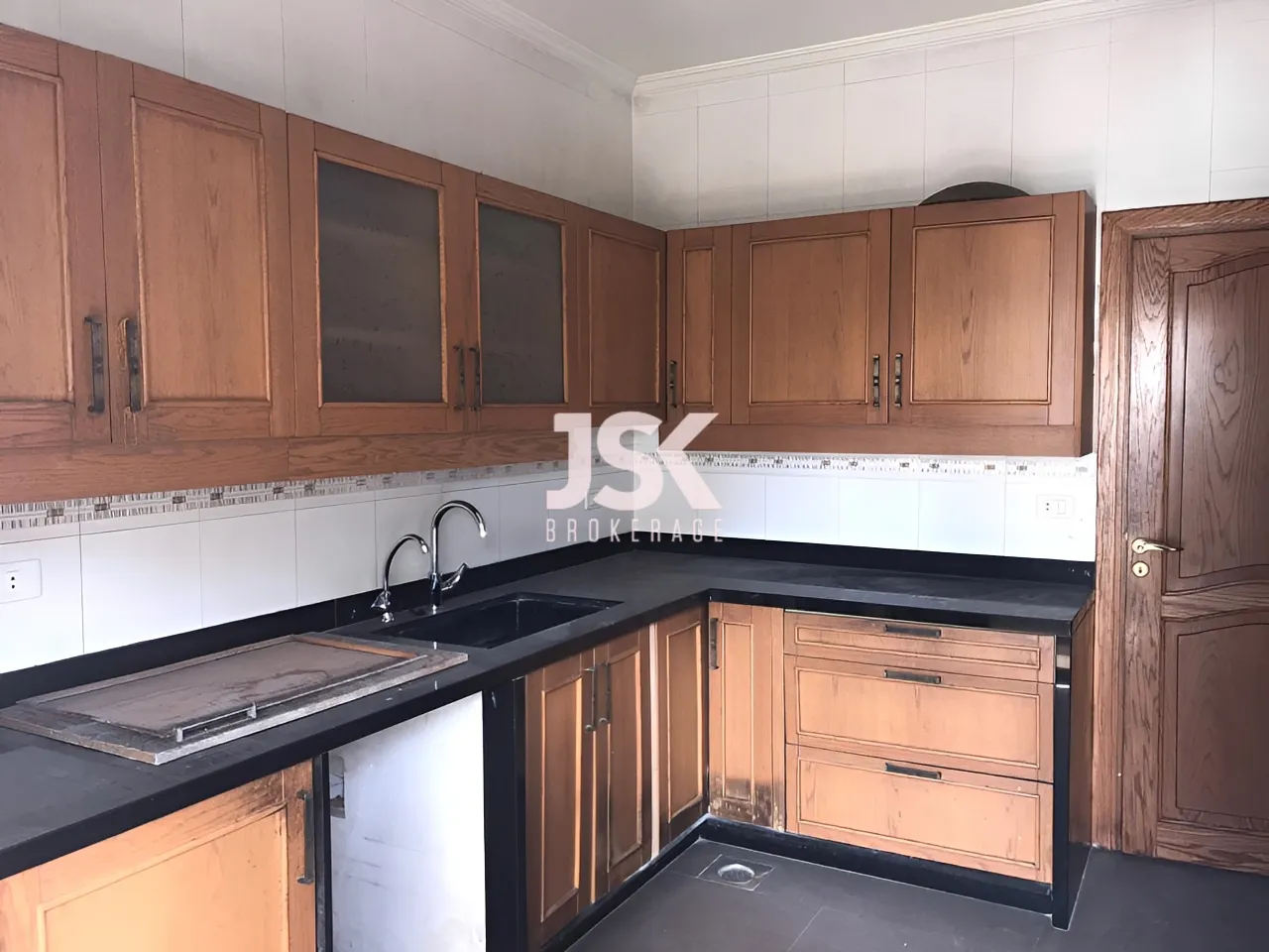 Building for Rent in Hazmieh