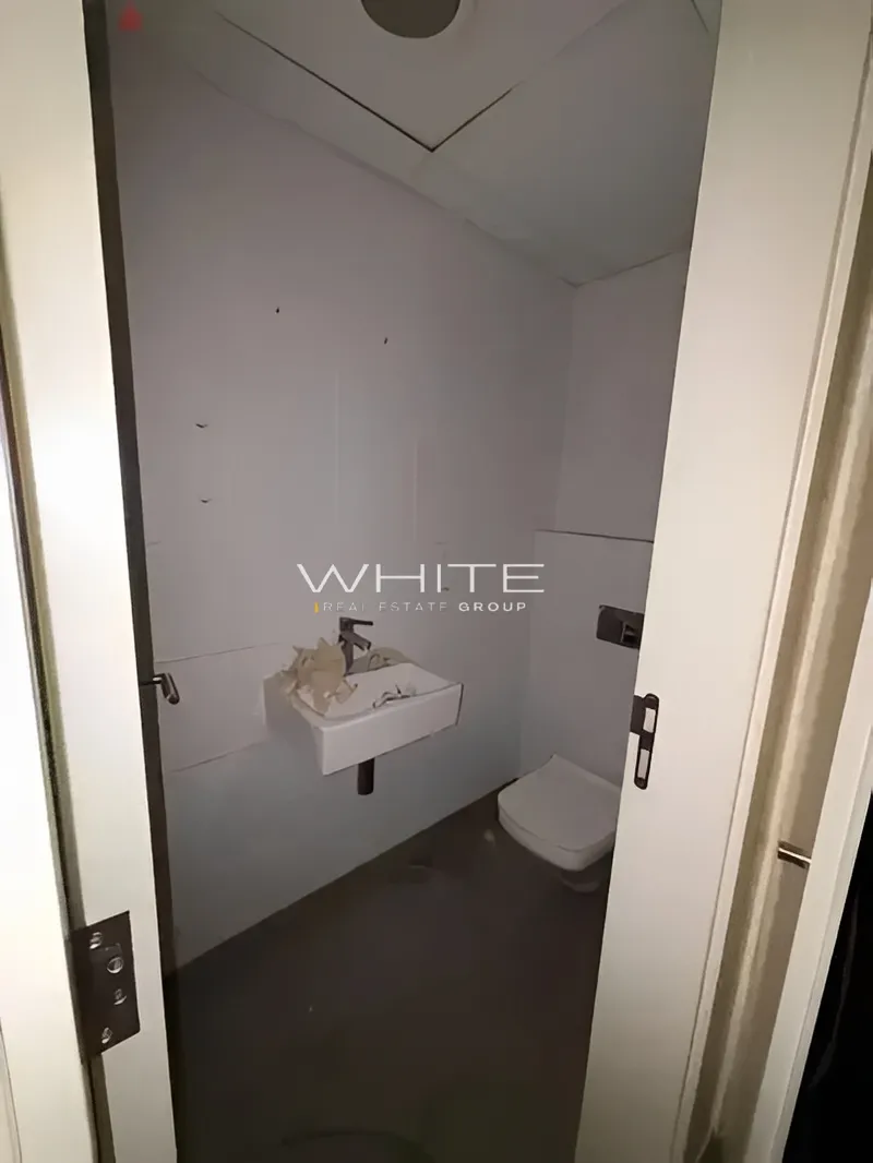 Shop For Rent in Downtown