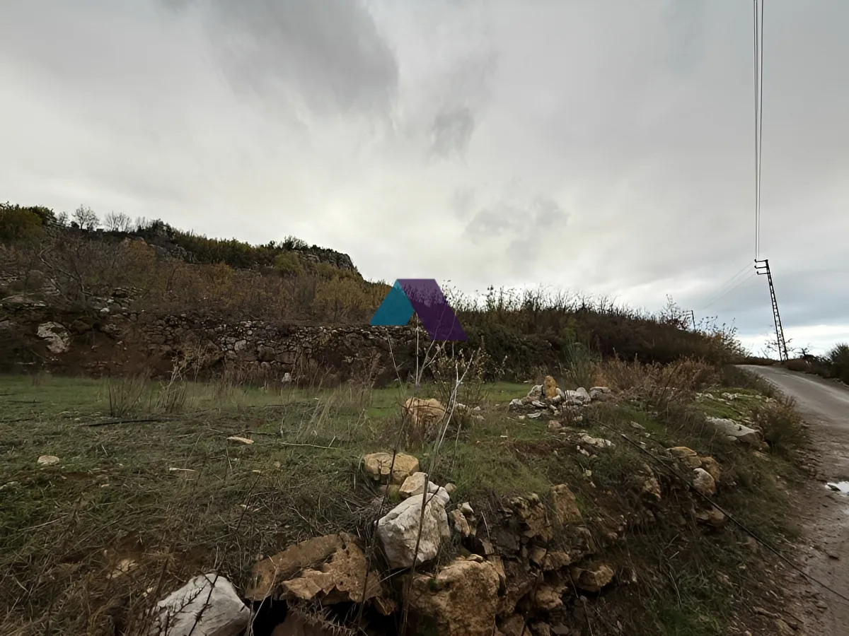 Land for Sale in Kfardebian