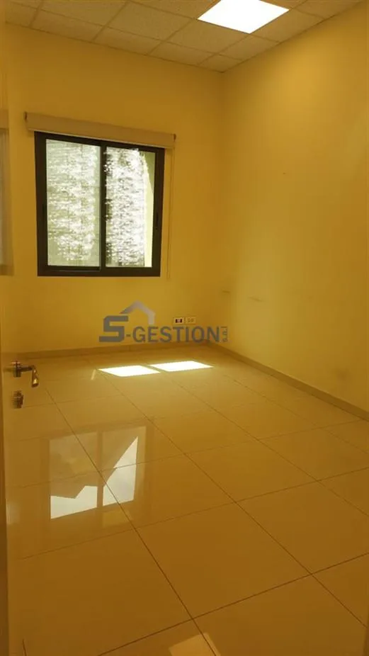 Office for rent in Zalqa