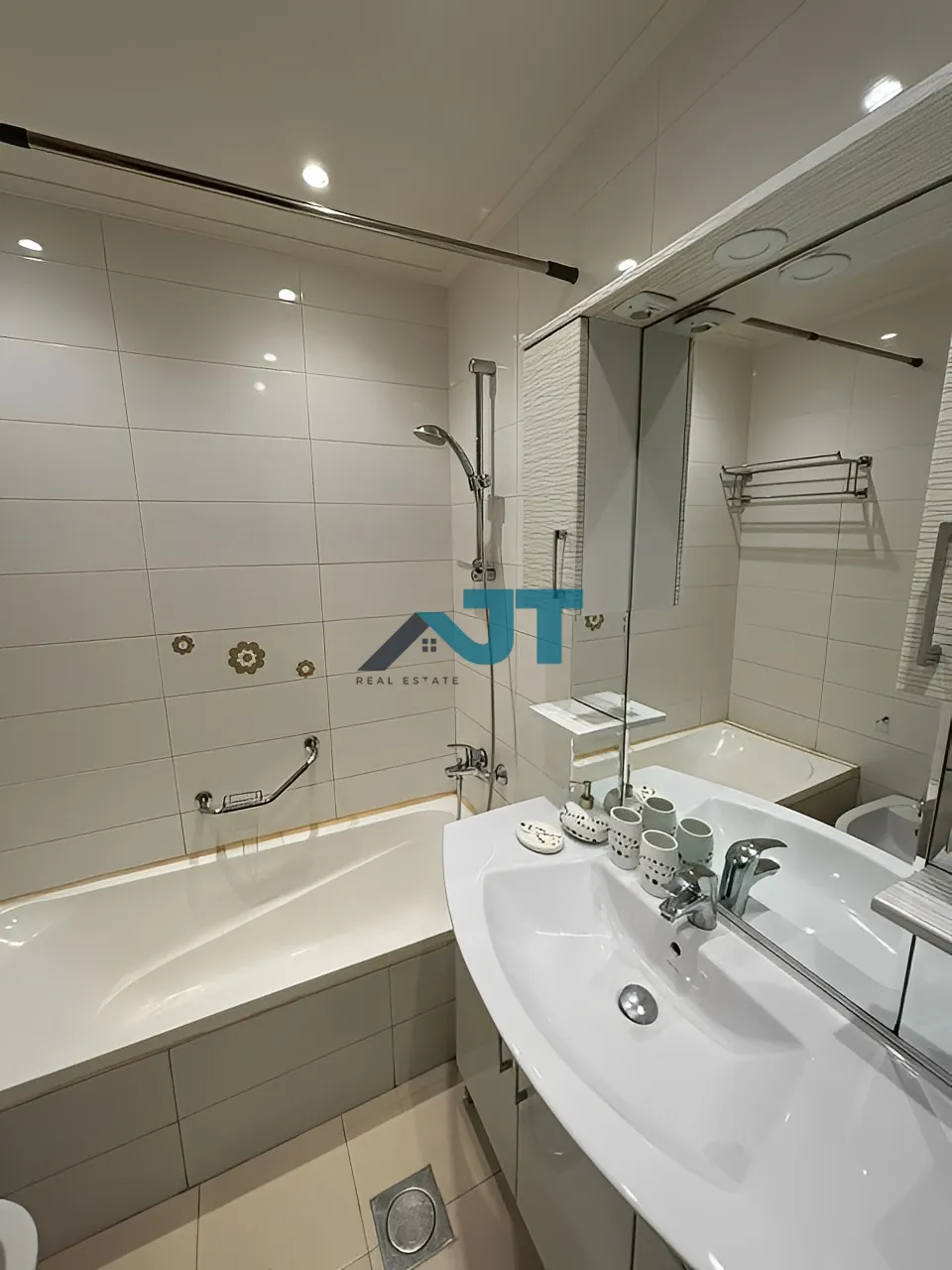Apartment for Rent  in Caree d'or, achrafieh