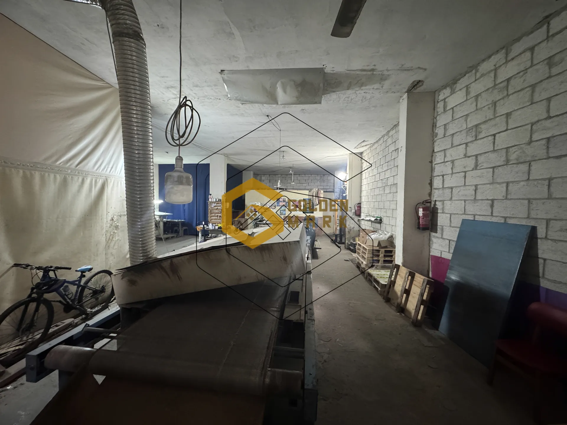 Warehouse for Sale in Roumieh