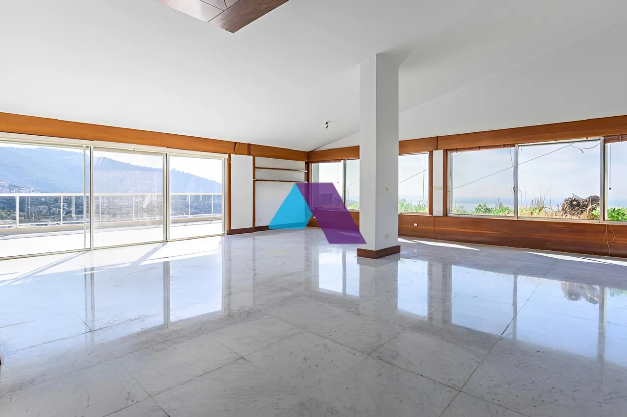 Apartment for Sale in Adma w Dafnah - 5 bed, 3 bath