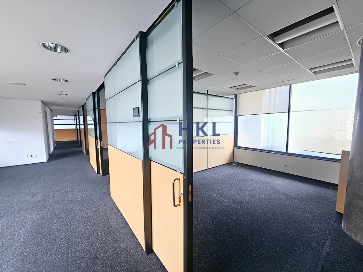 Office for Rent in Furn El Chebak, Bayrut, Lebanon