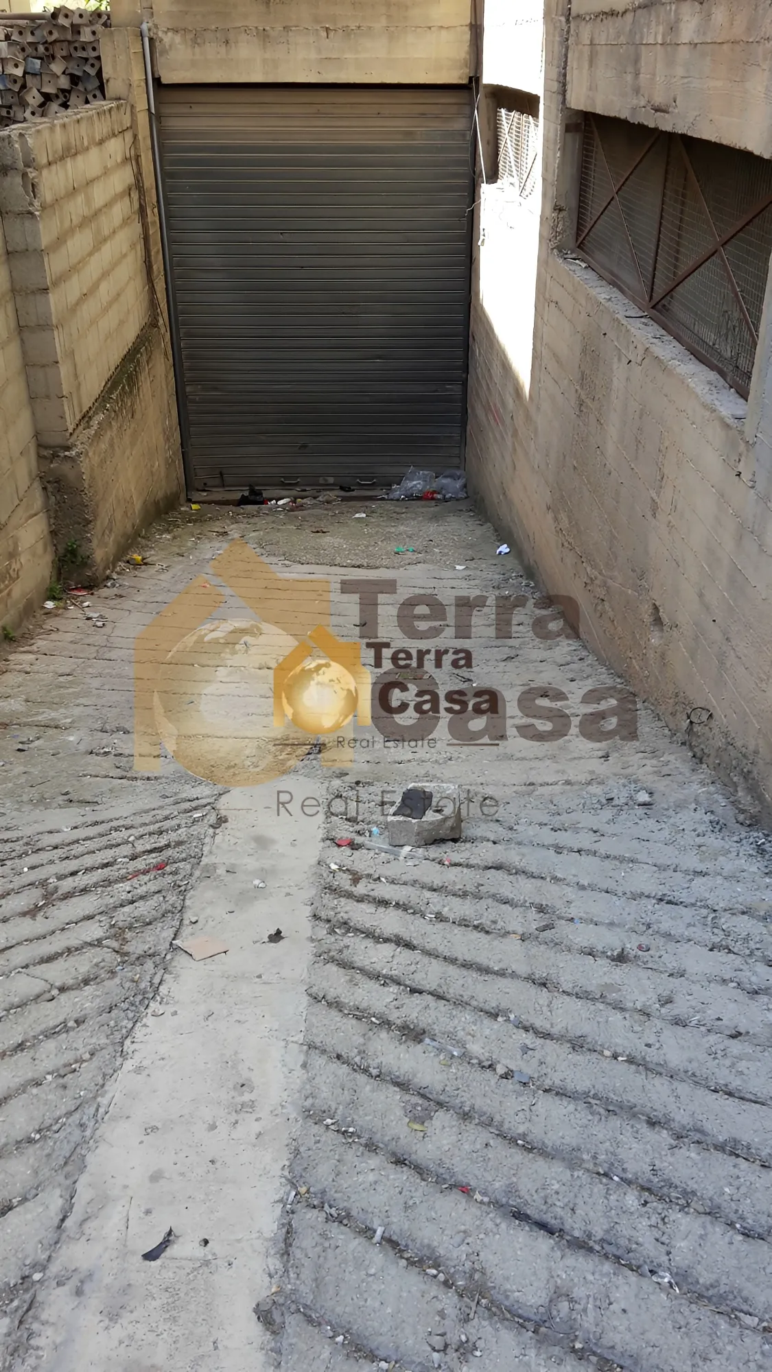 Commercial for rent in Haouch el Omara, Lebanon