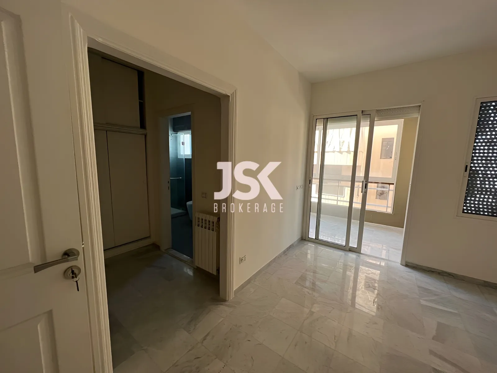 Apartment for Sale in Adma w Dafnah - 4 bed, 5 bath