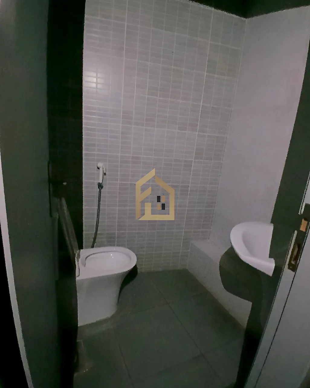 Showroom for rent in Daoura, Lebanon